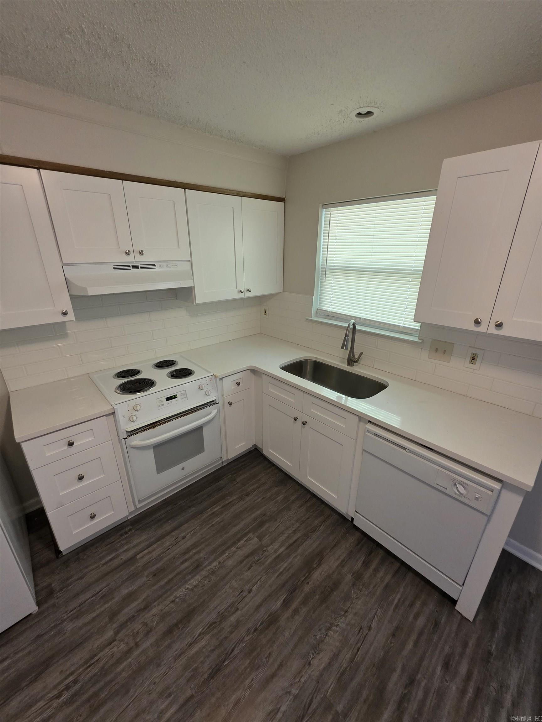 23 E Laramie Drive B Property Photo 4