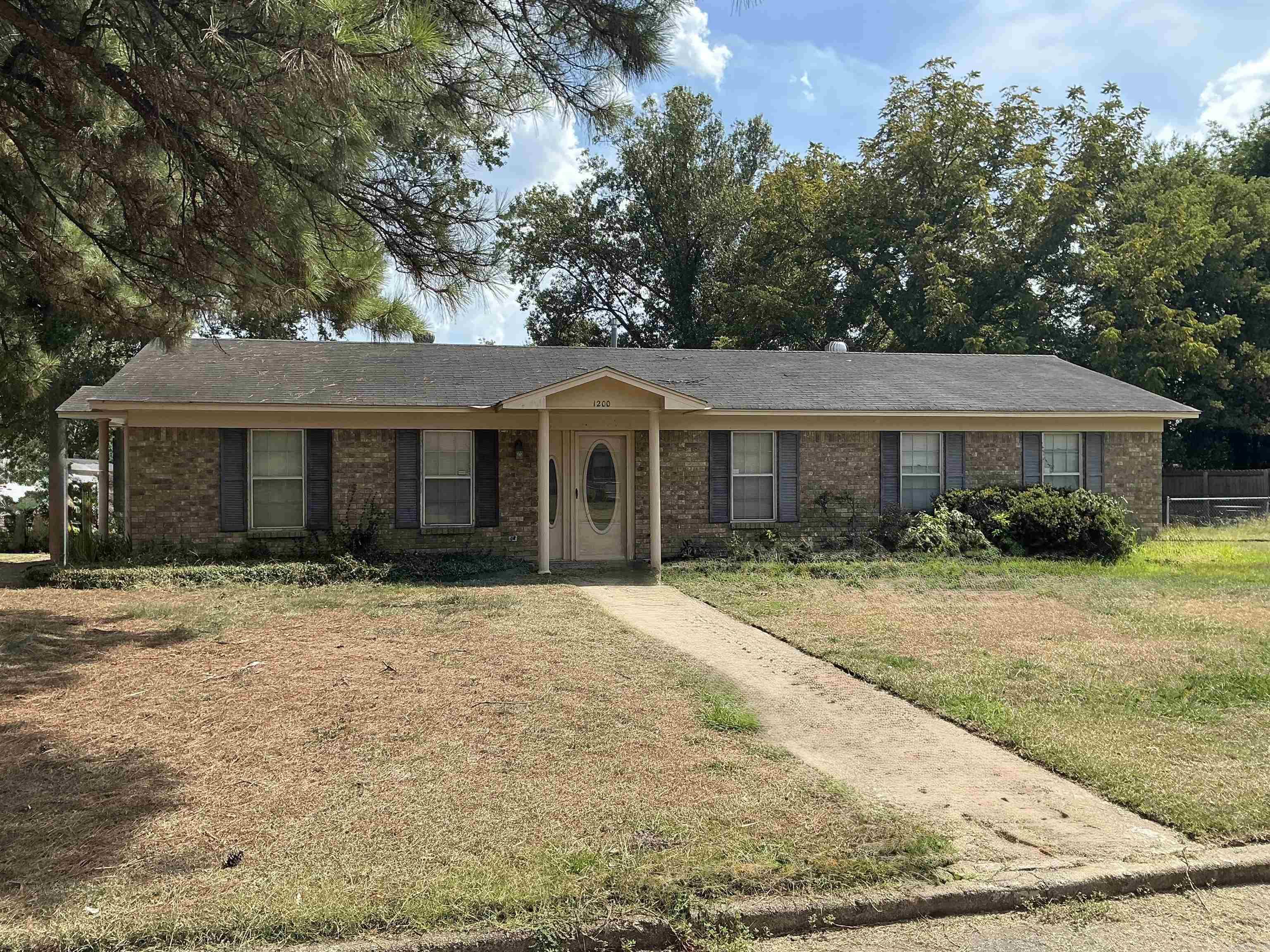 1200 E Bowles Street Property Photo 1