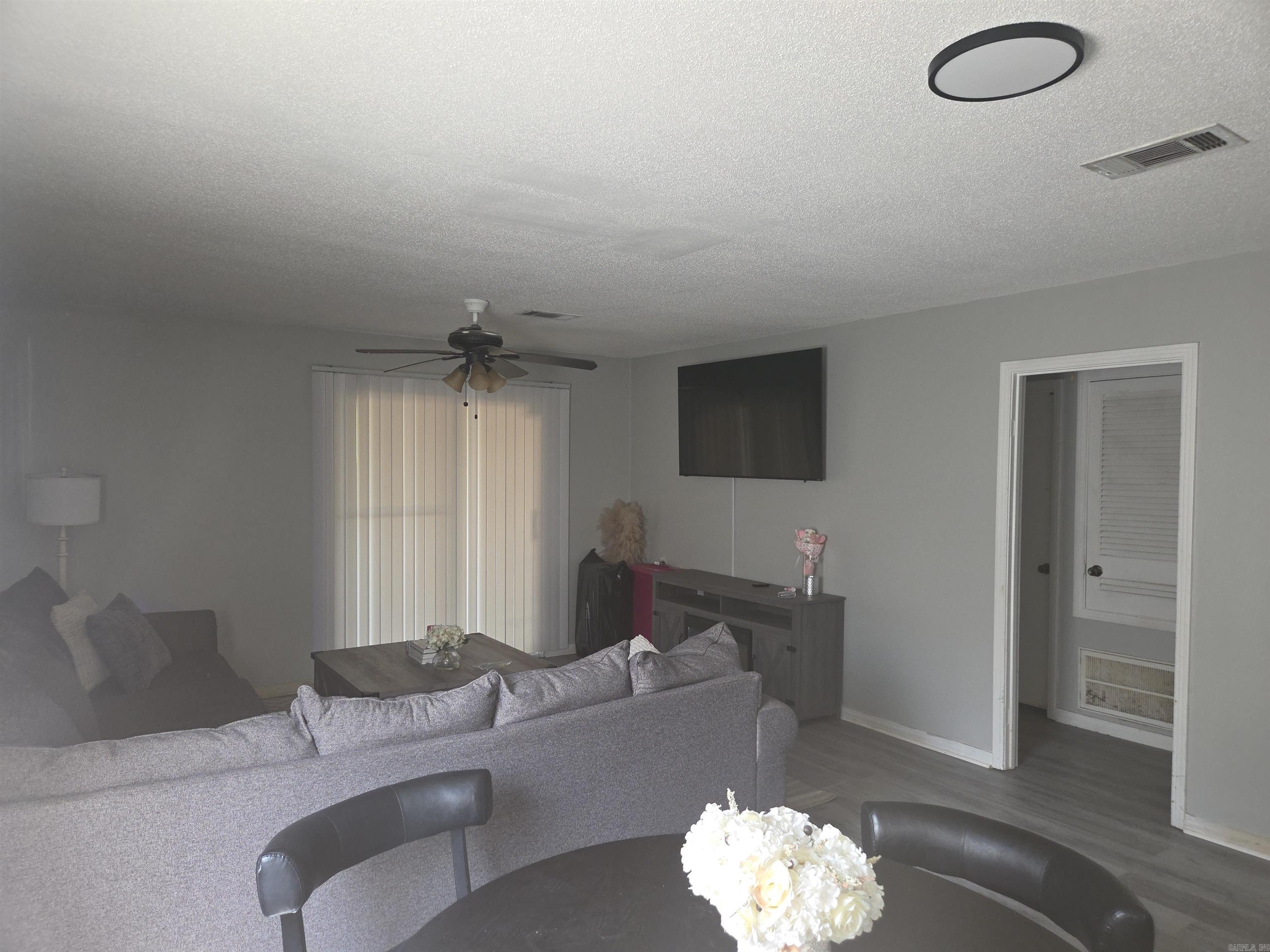 5 Laramie Cove Property Photo 7
