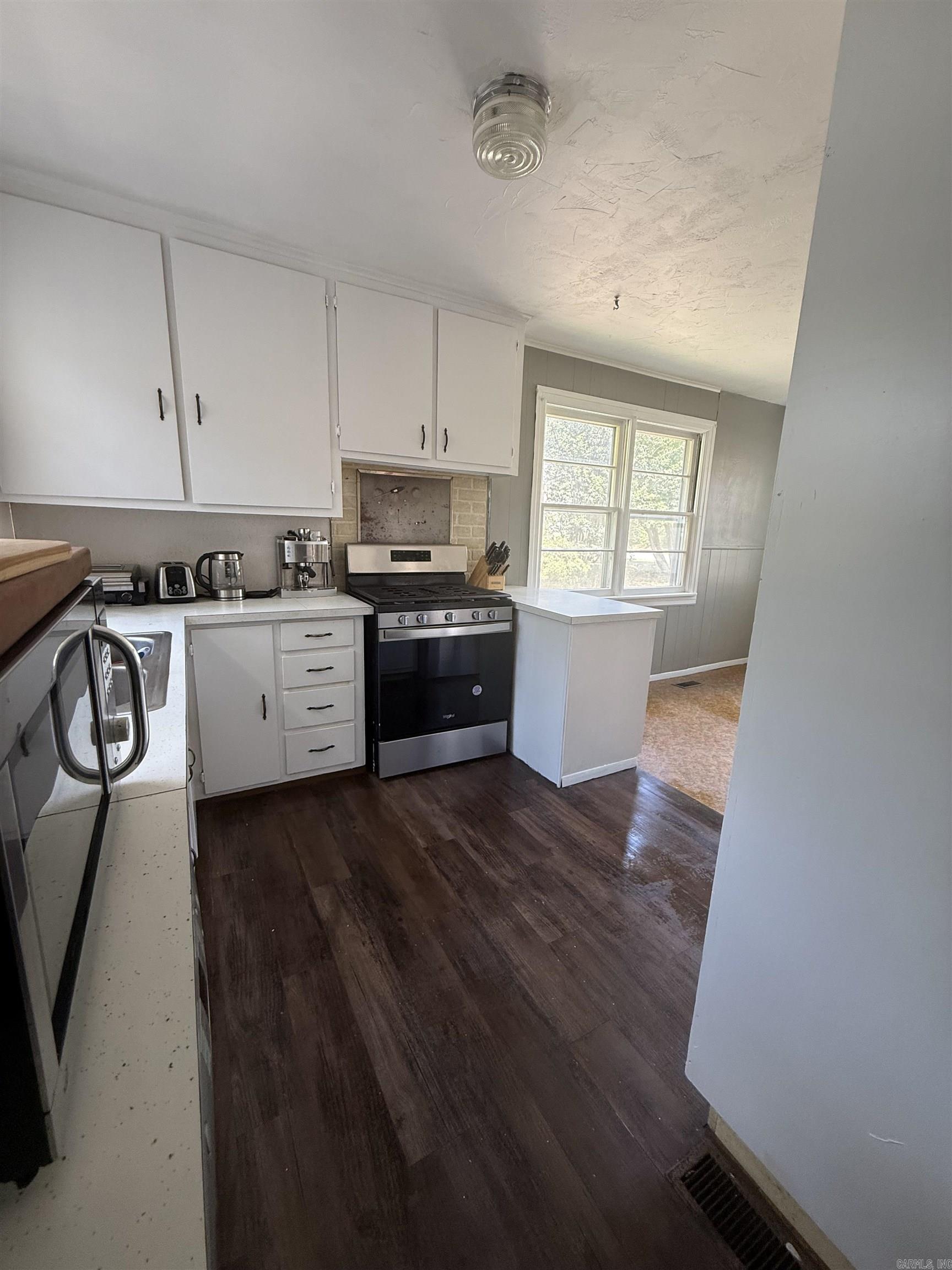 103 N College Street Property Photo 9