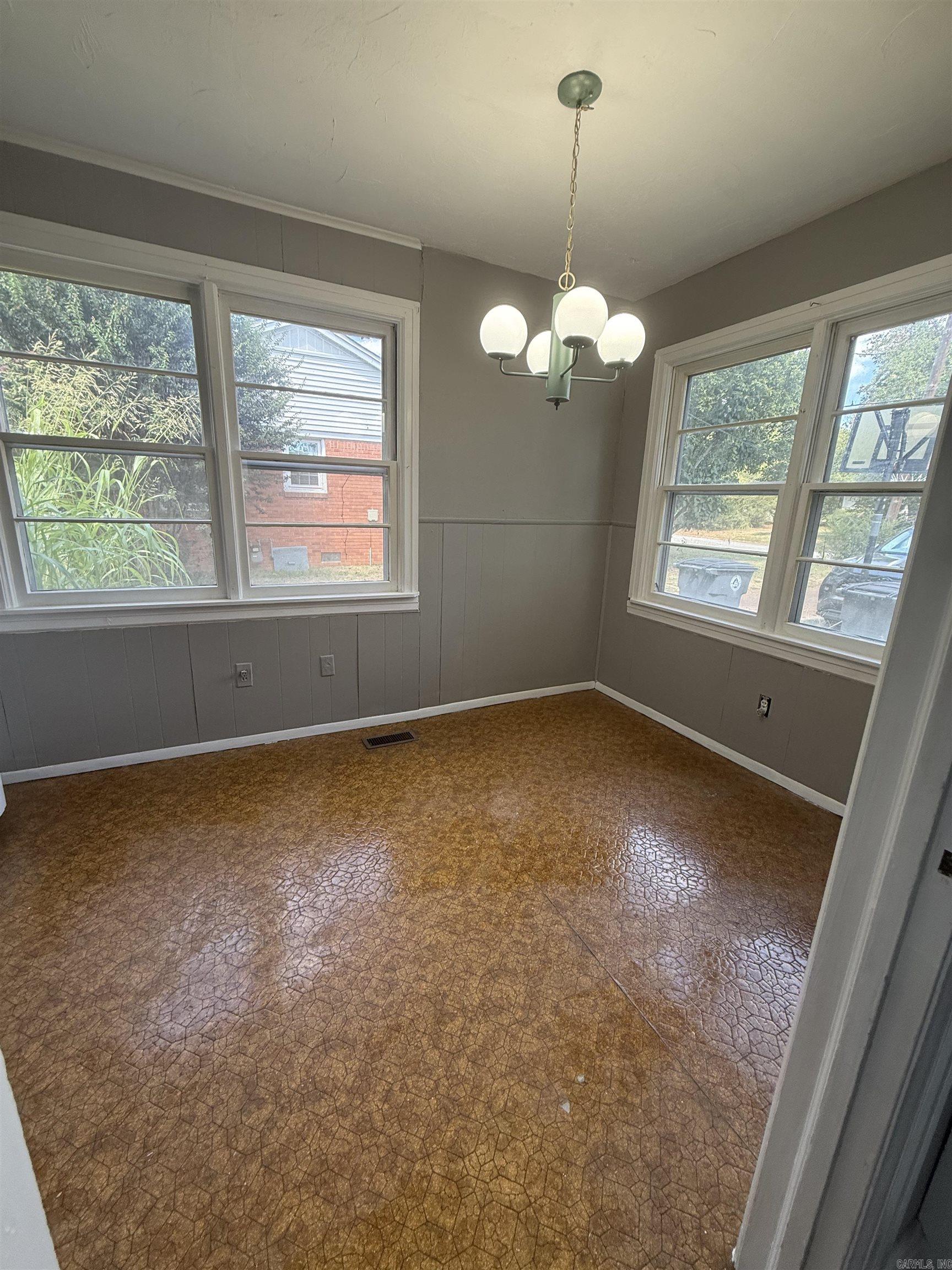 103 N College Street Property Photo 11