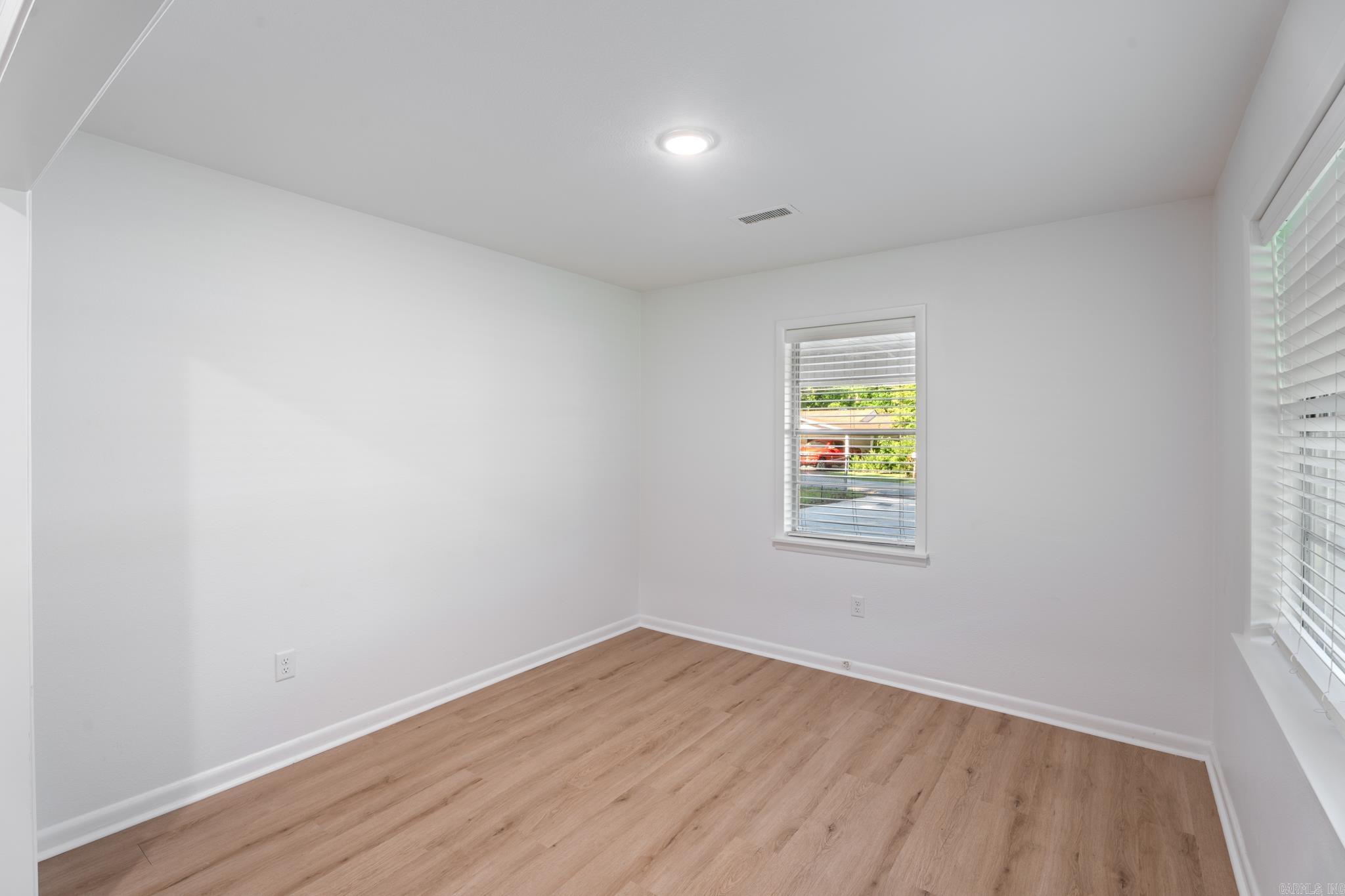 100 W Sunset Drive Property Photo 6