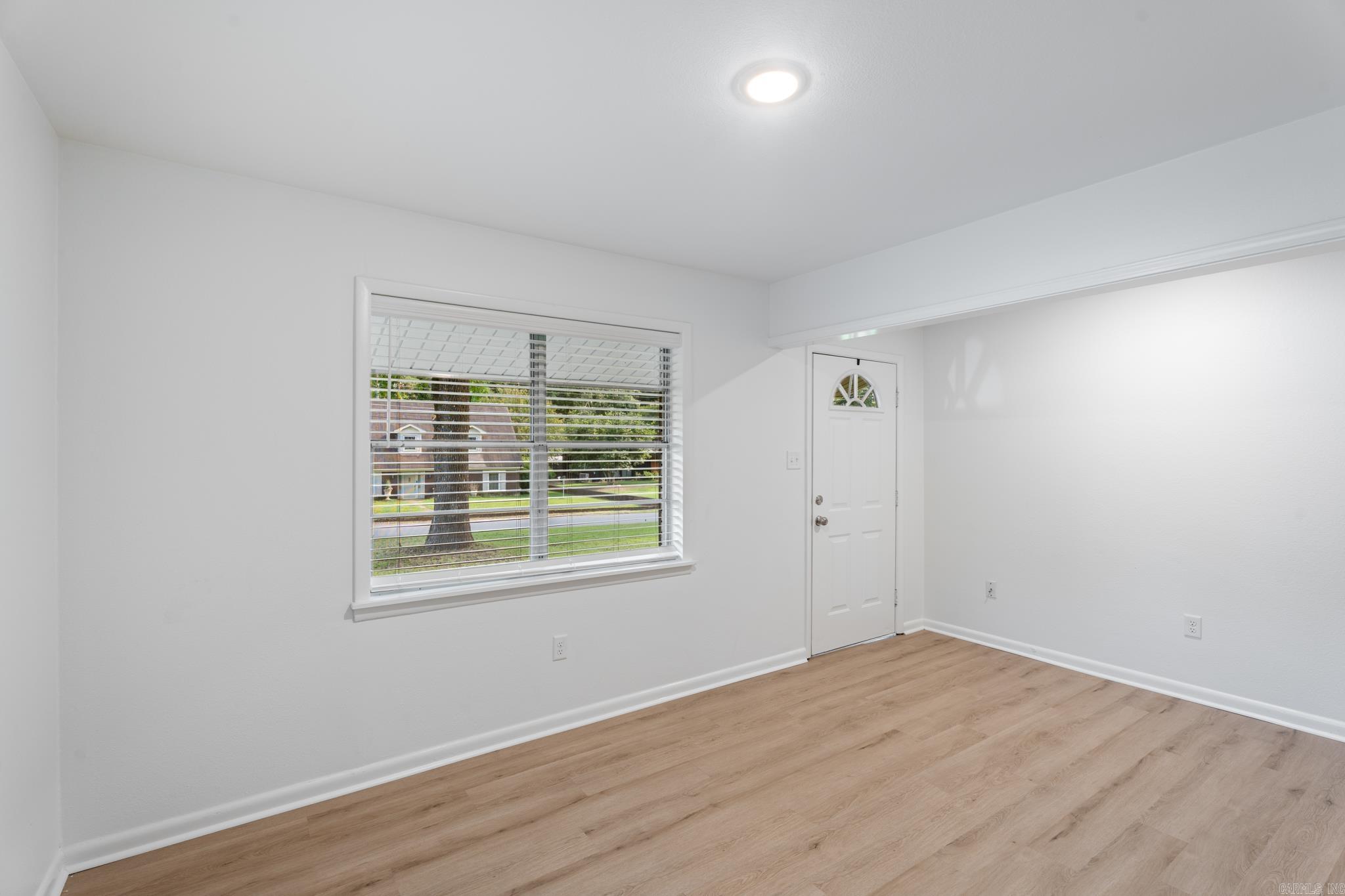 100 W Sunset Drive Property Photo 7