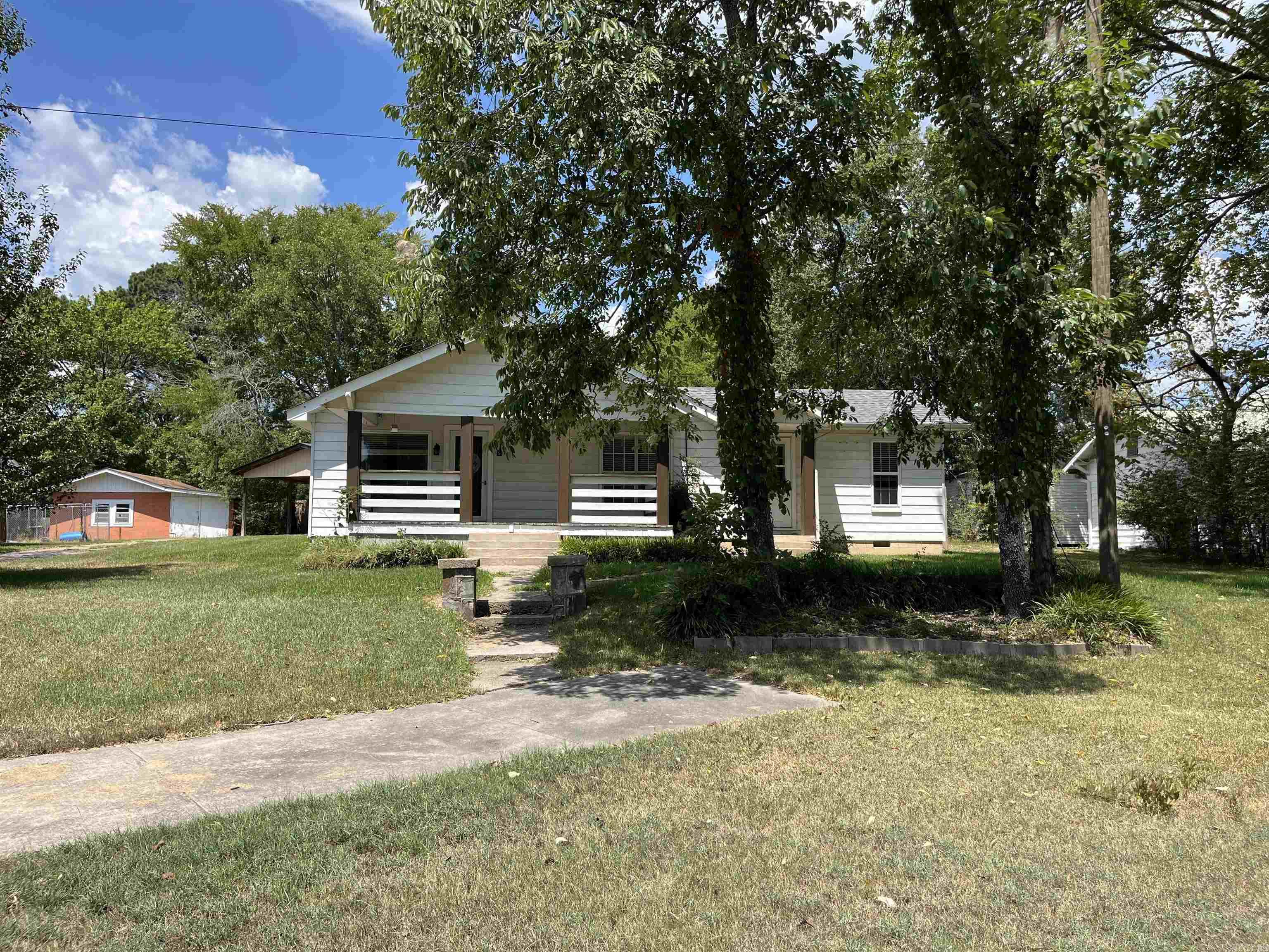 624 E Broadway Street Property Photo 2
