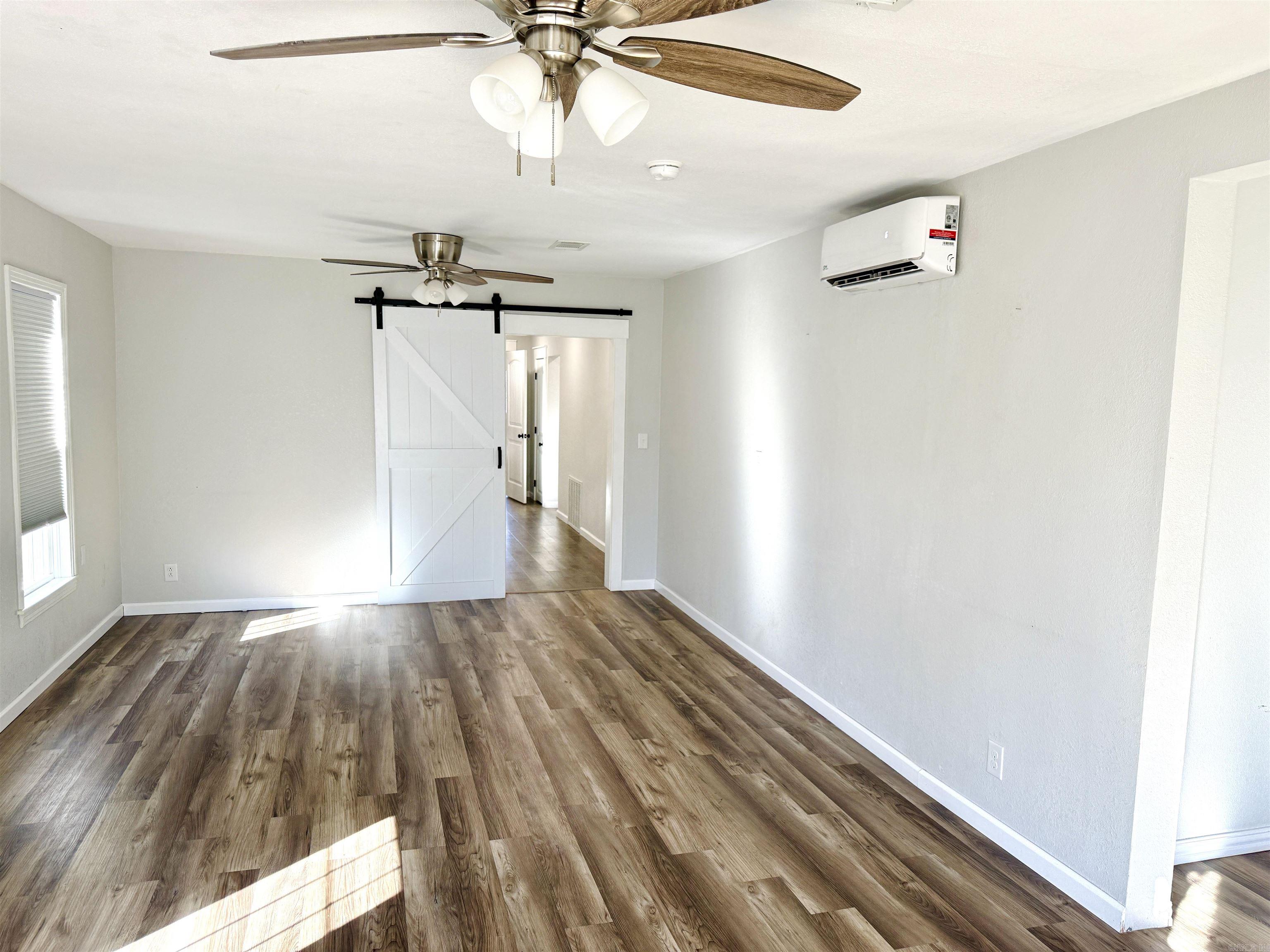 624 E Broadway Street Property Photo 3