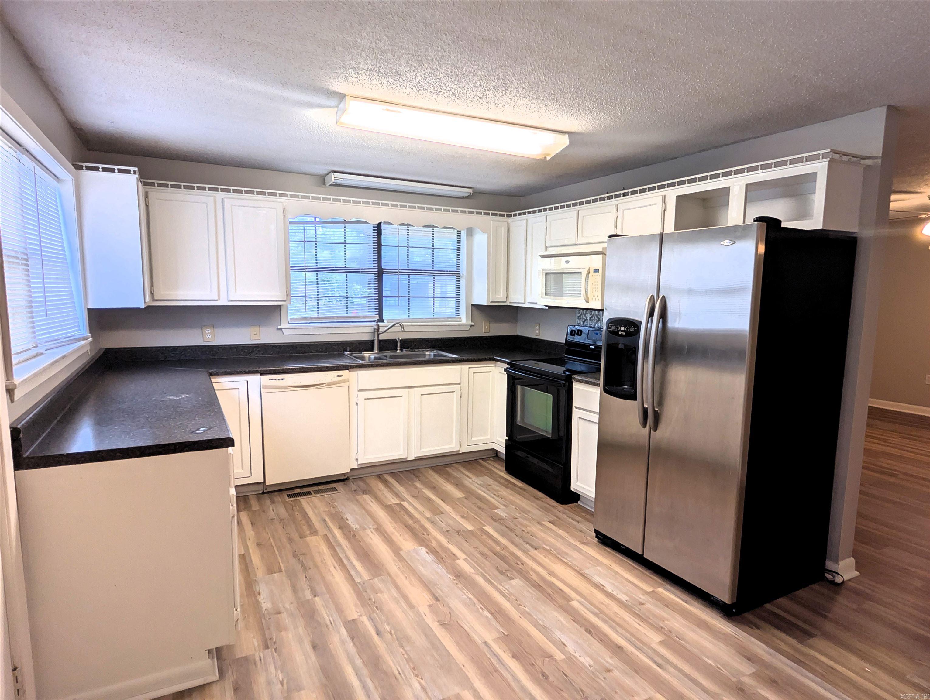 305 Jackson Street Property Photo 2