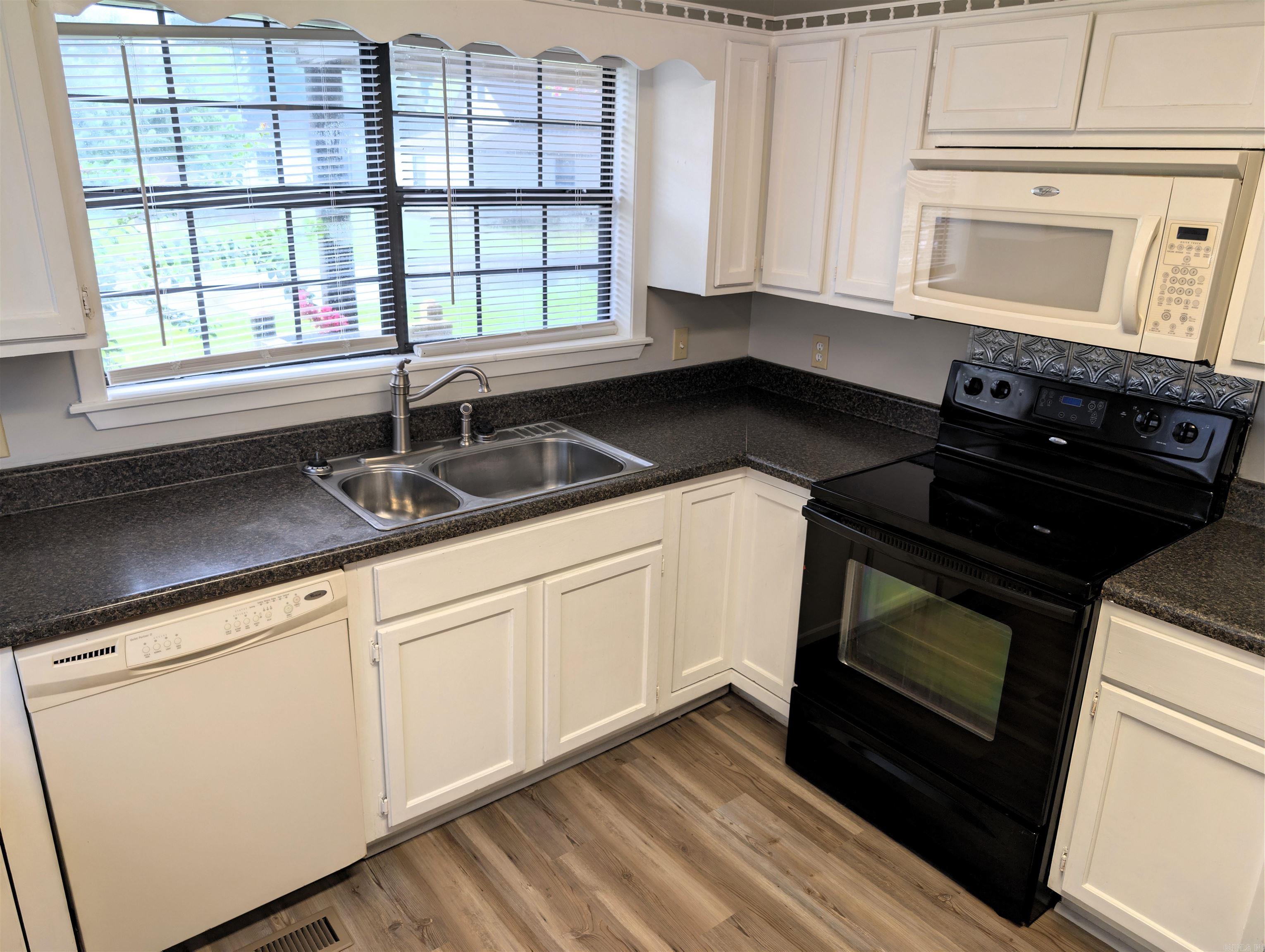 305 Jackson Street Property Photo 3