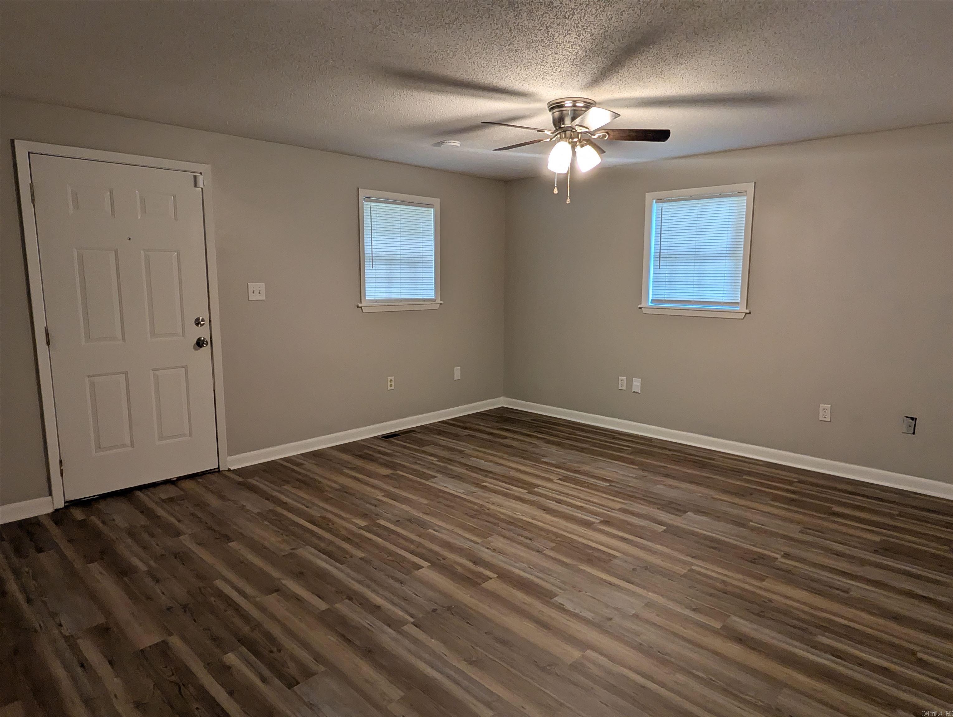 305 Jackson Street Property Photo 5