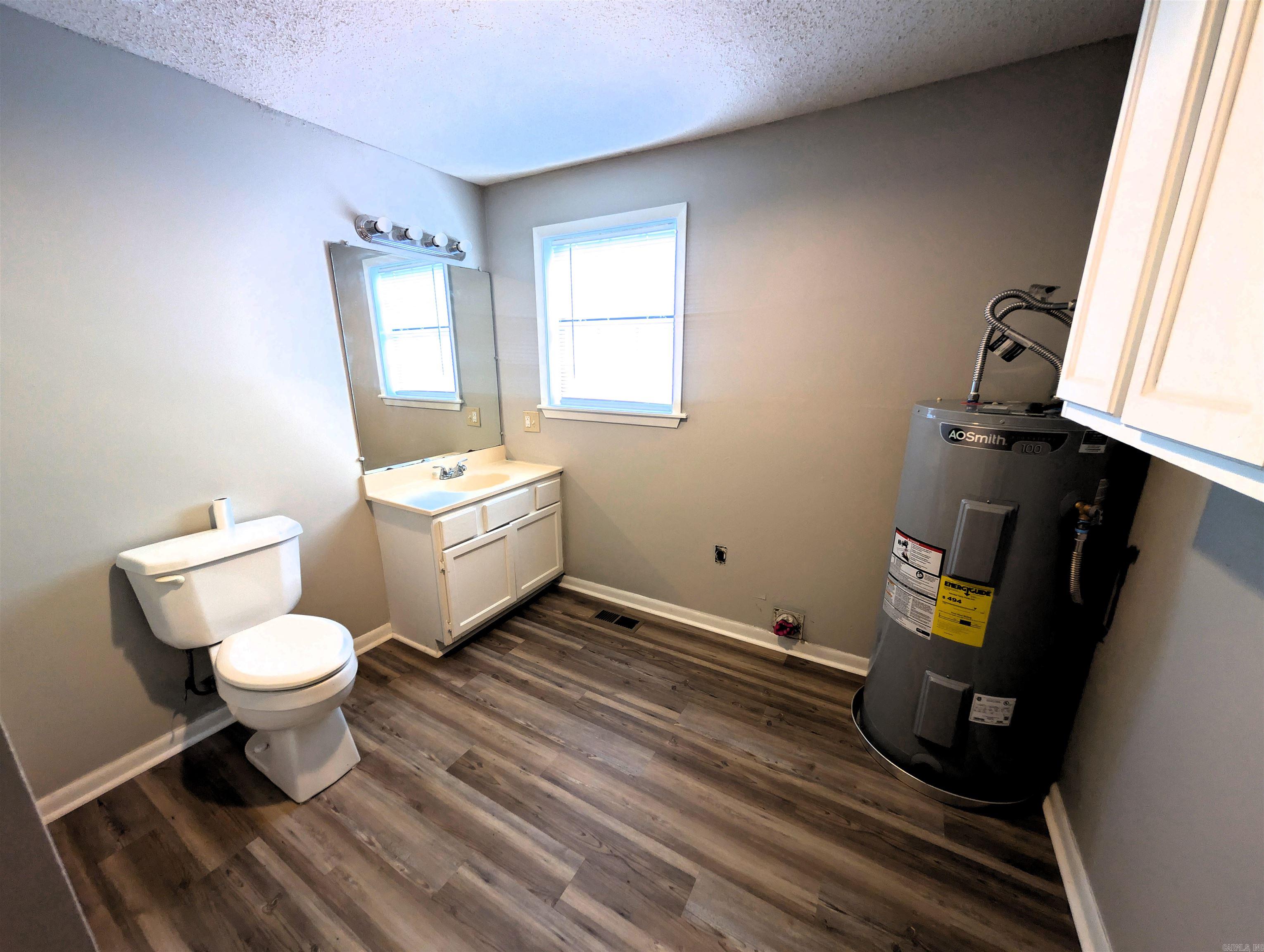 305 Jackson Street Property Photo 8