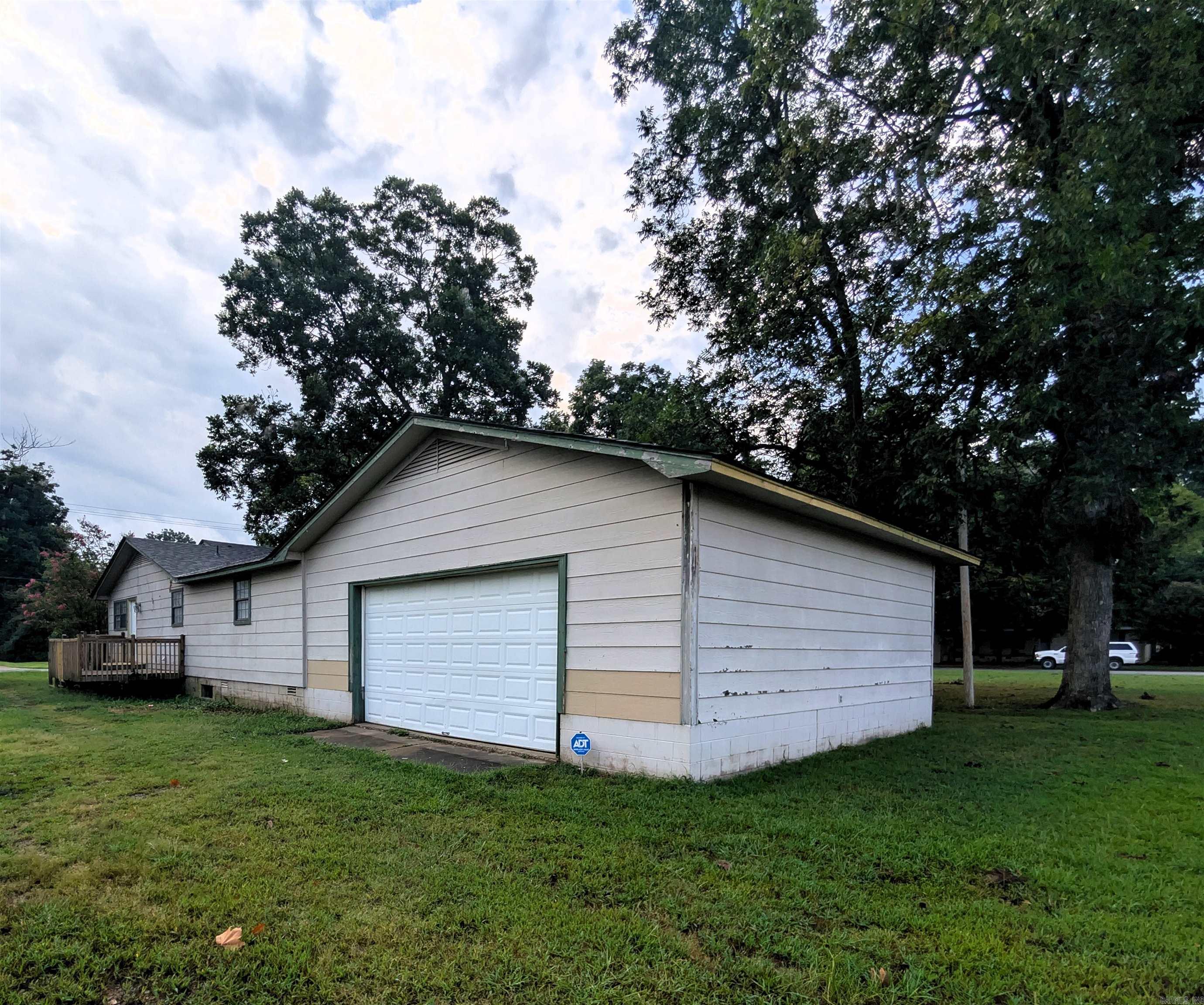 305 Jackson Street Property Photo 14