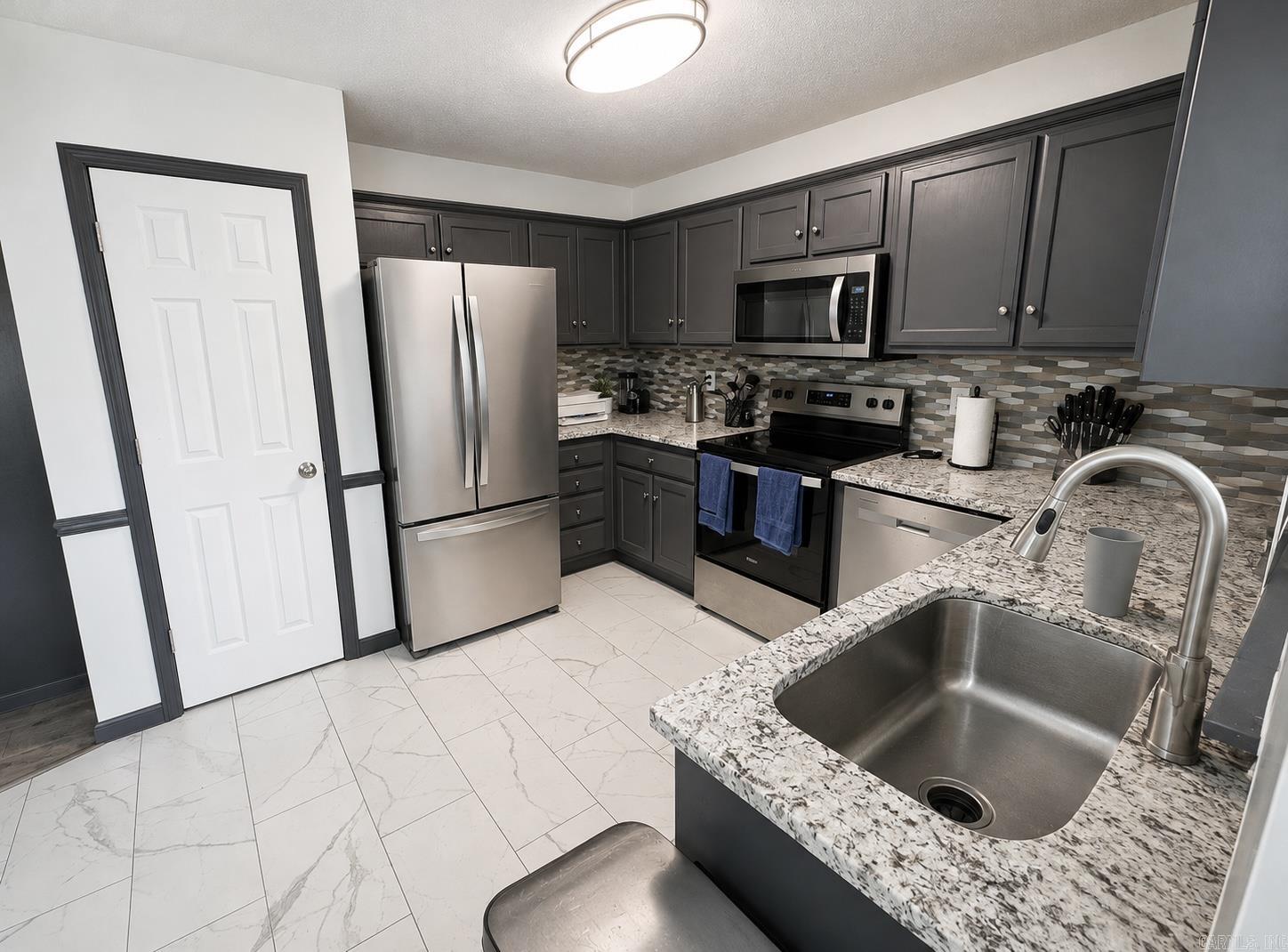 2406 Cherry Creek Circle Property Photo 5