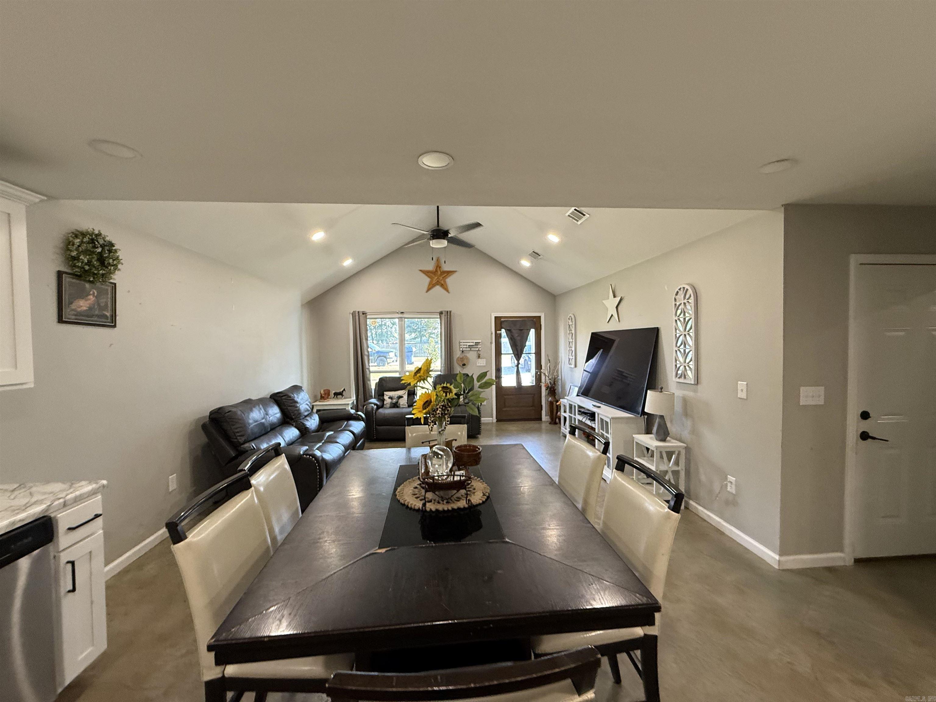 346 Lois Lane Property Photo 8