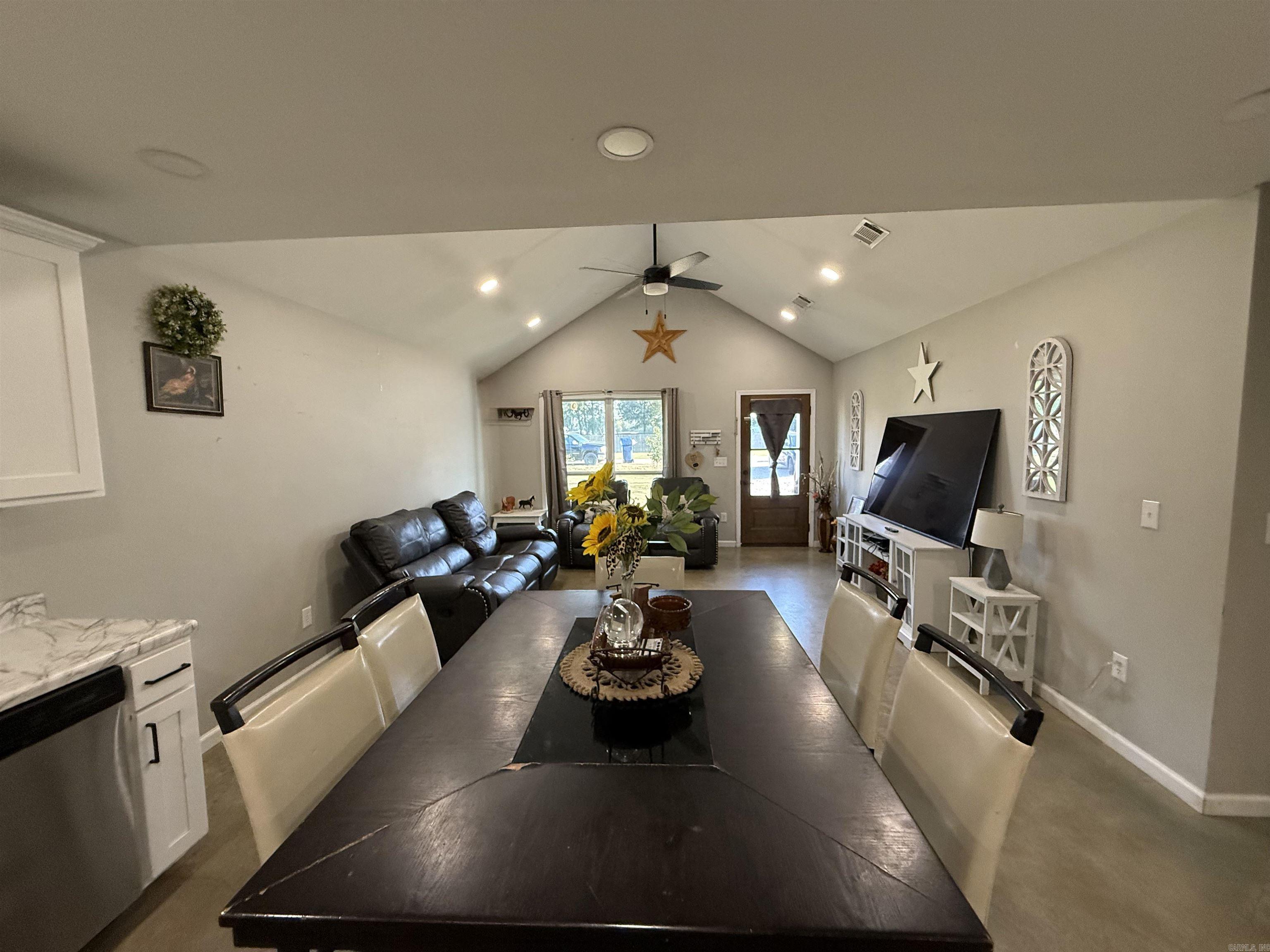 346 Lois Lane Property Photo 11