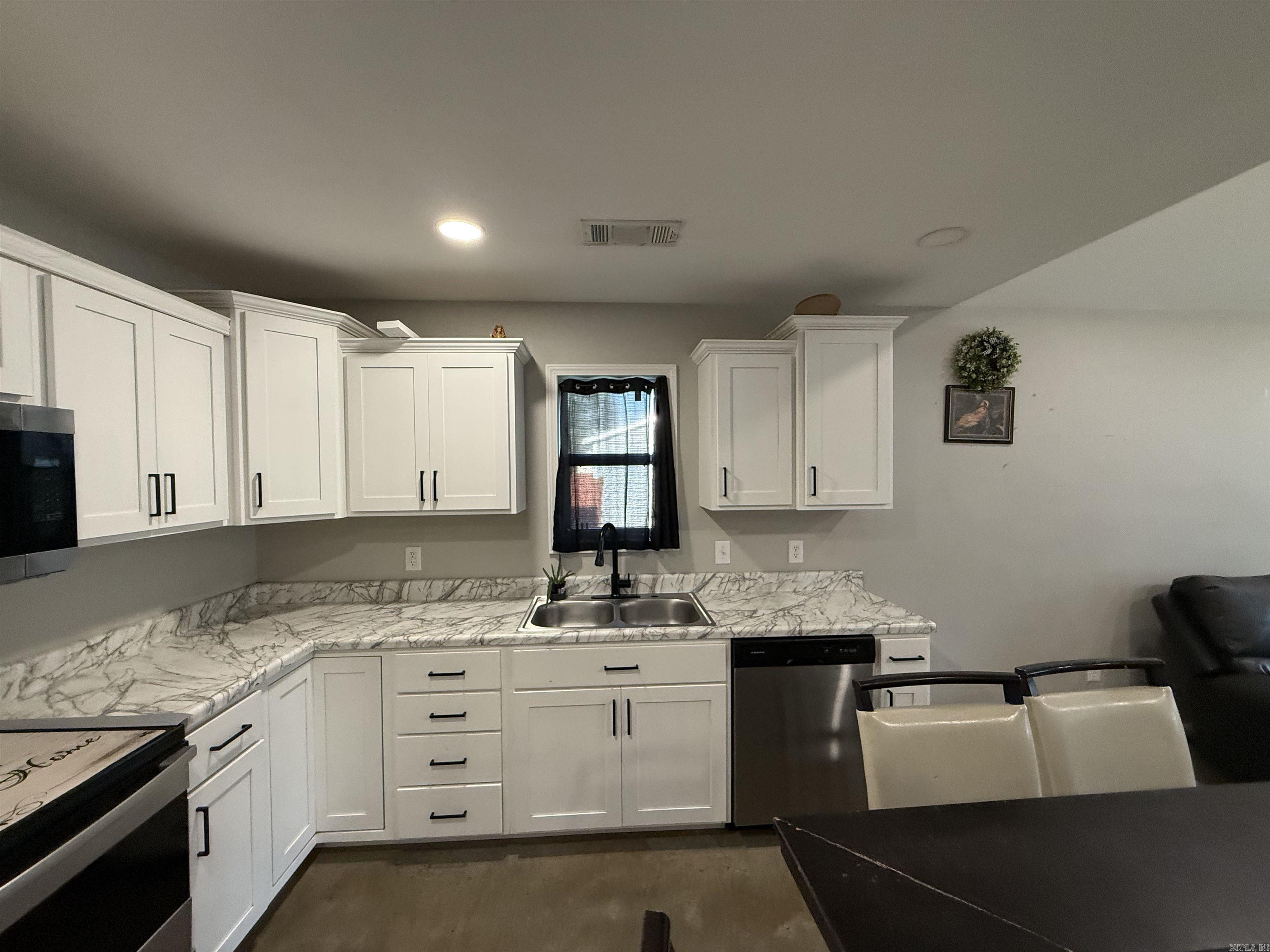 346 Lois Lane Property Photo 14