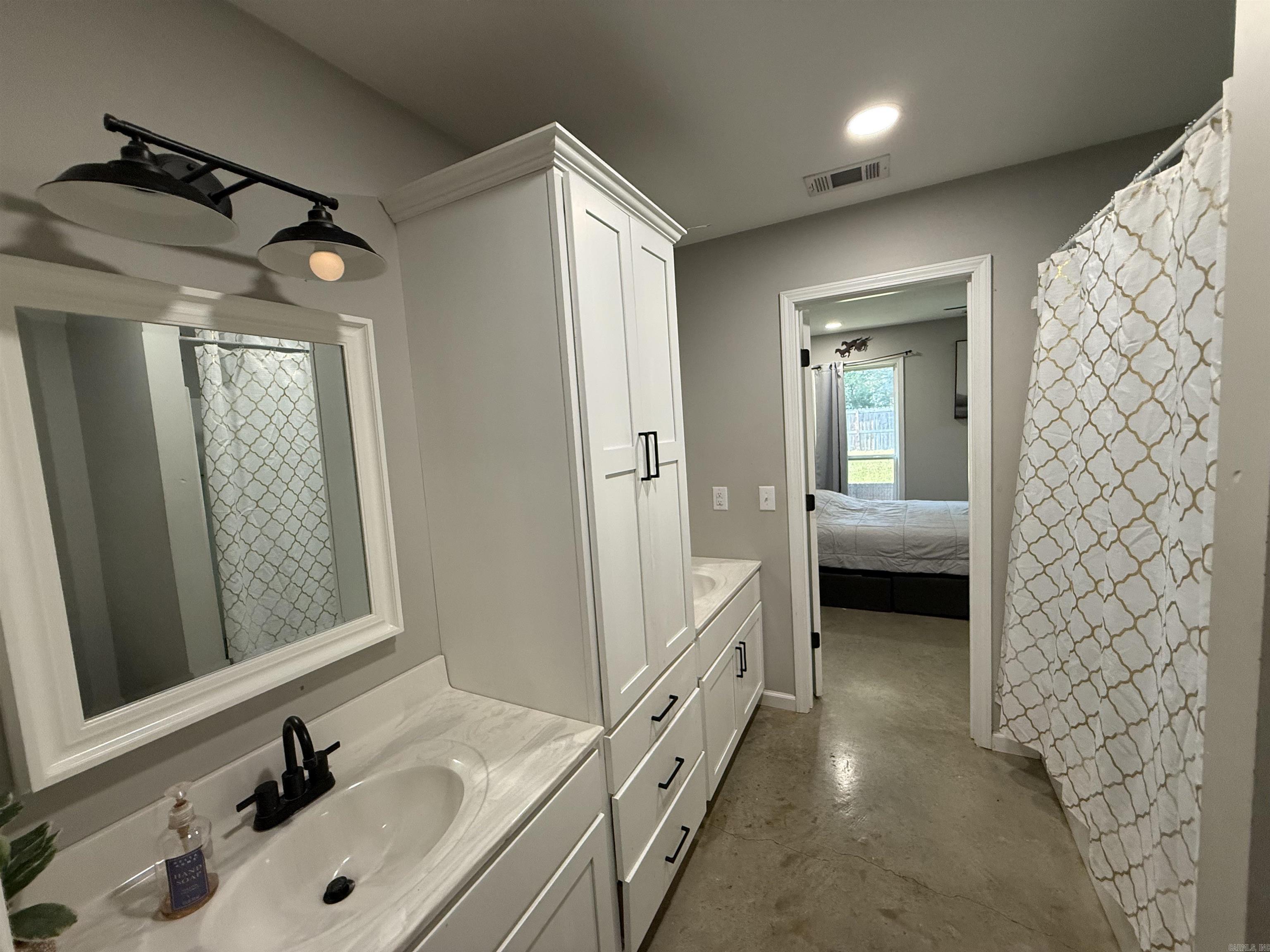 346 Lois Lane Property Photo 18