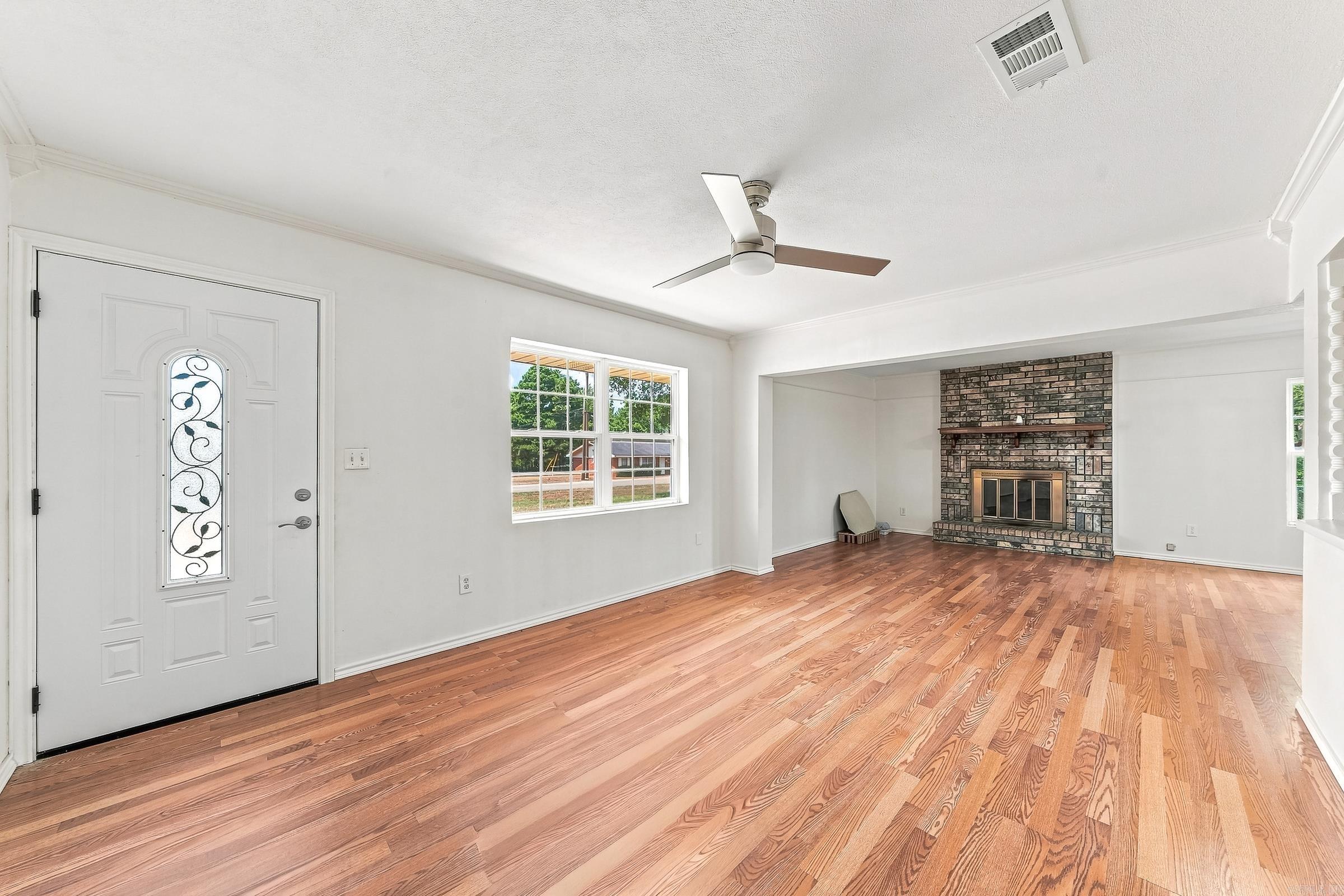 902 Lazenby Property Photo 2