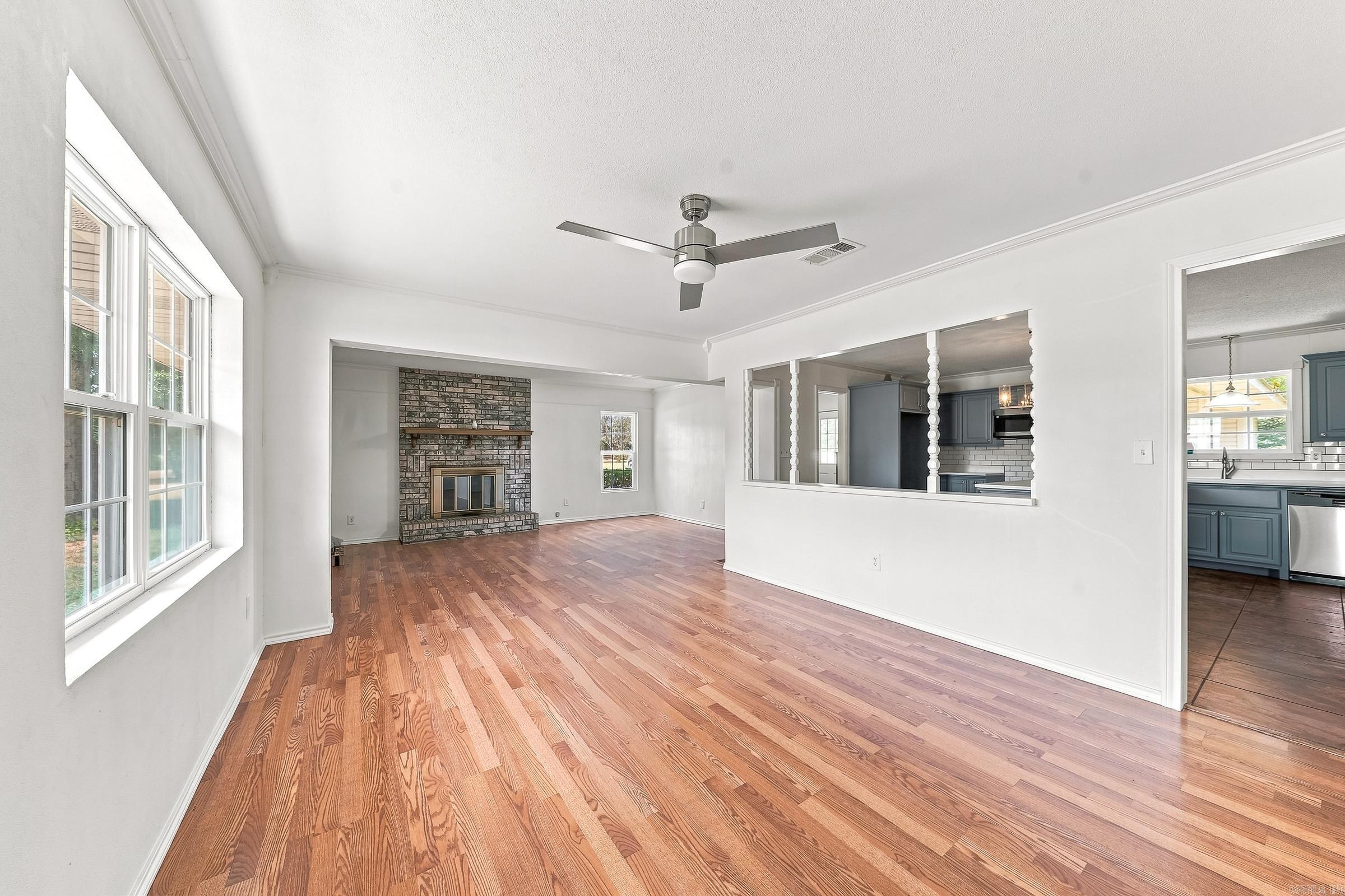 902 Lazenby Property Photo 3