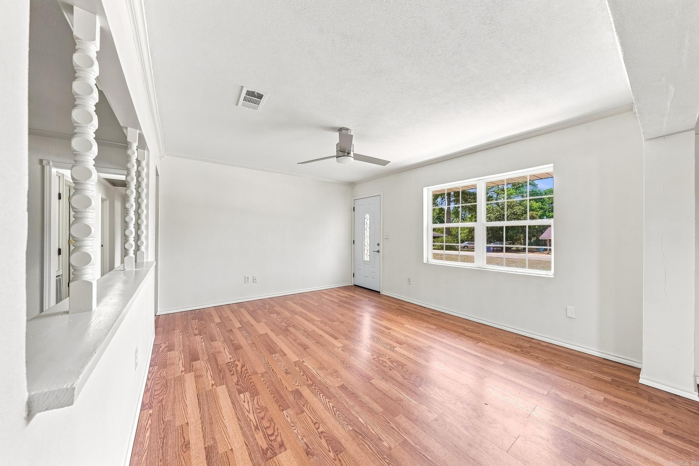 902 Lazenby Property Photo 5