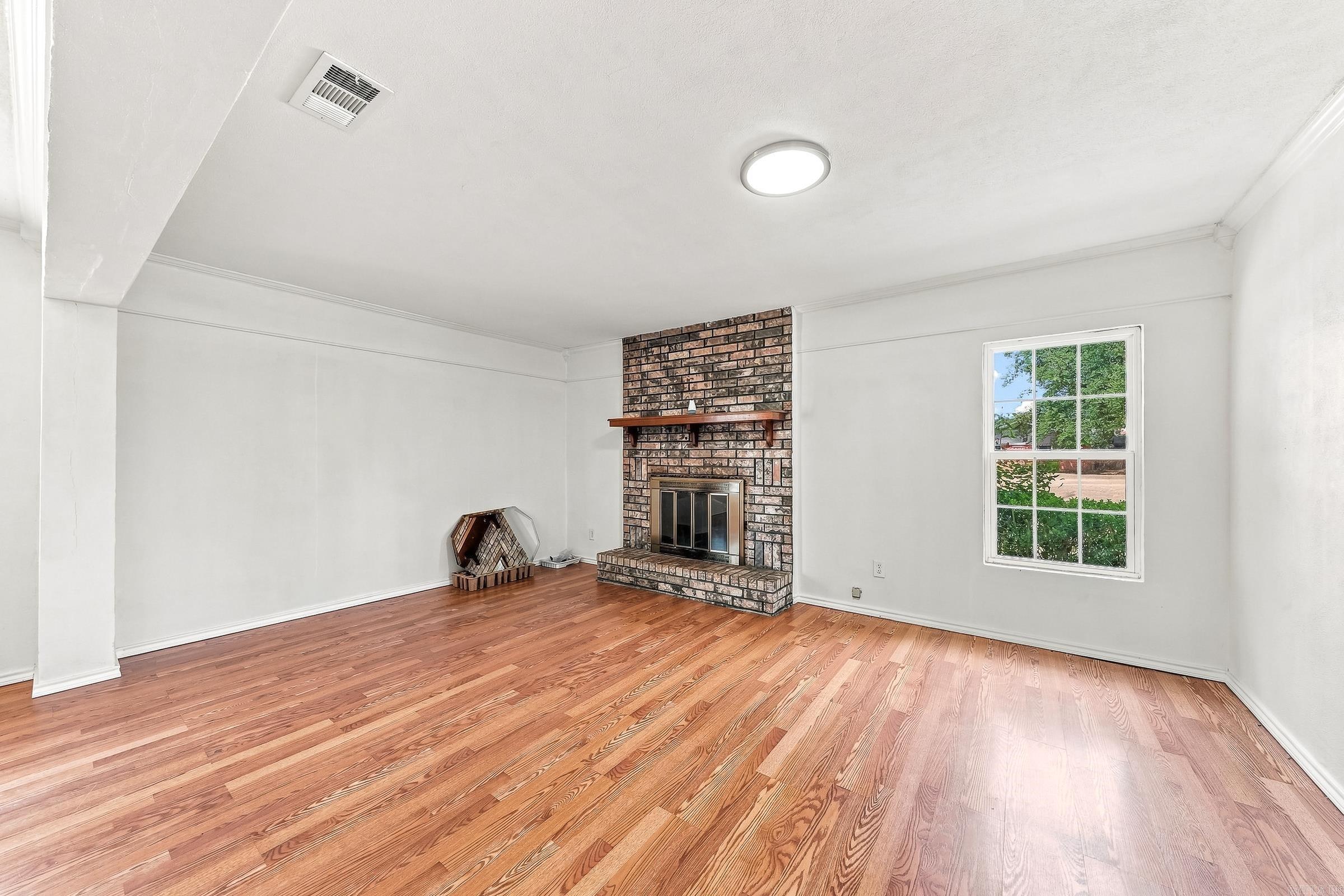902 Lazenby Property Photo 6