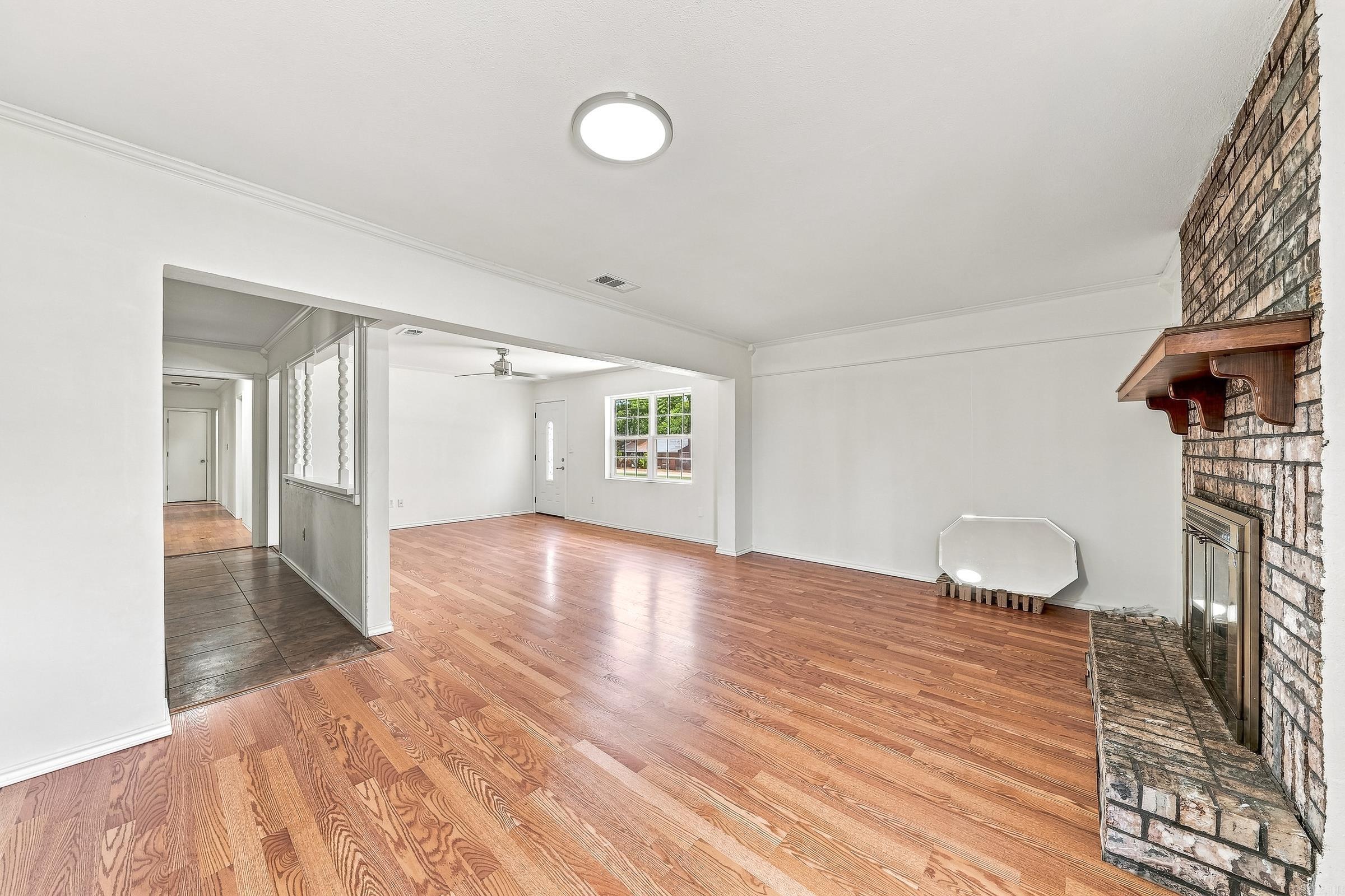 902 Lazenby Property Photo 7