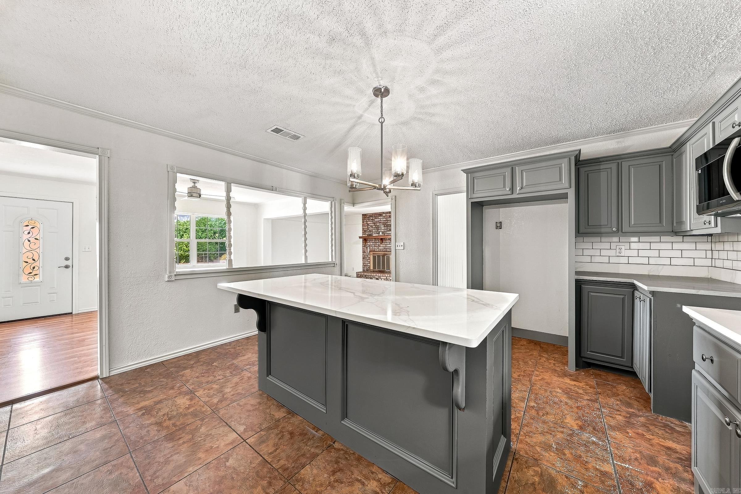 902 Lazenby Property Photo 10