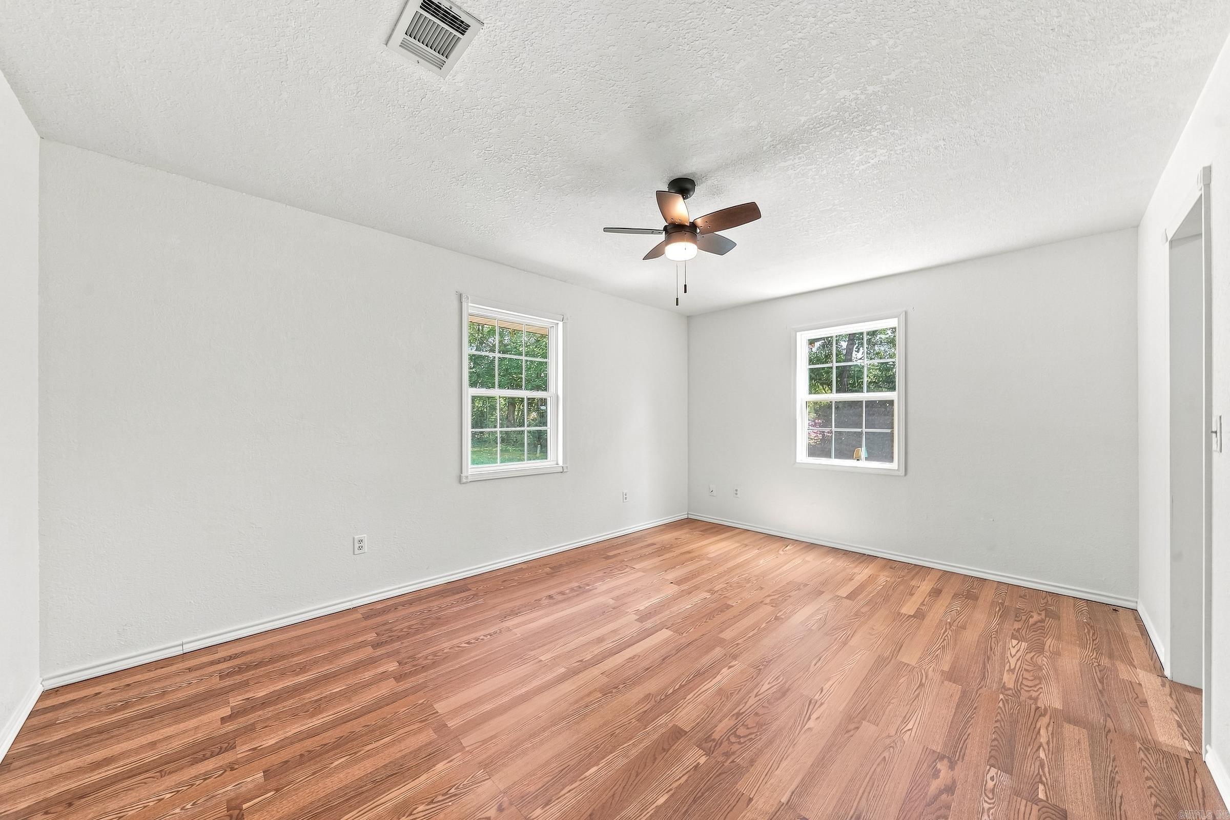 902 Lazenby Property Photo 16