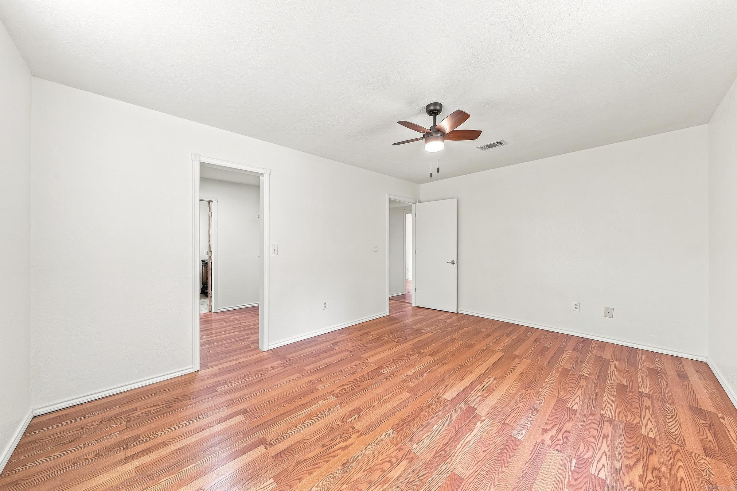 902 Lazenby Property Photo 17
