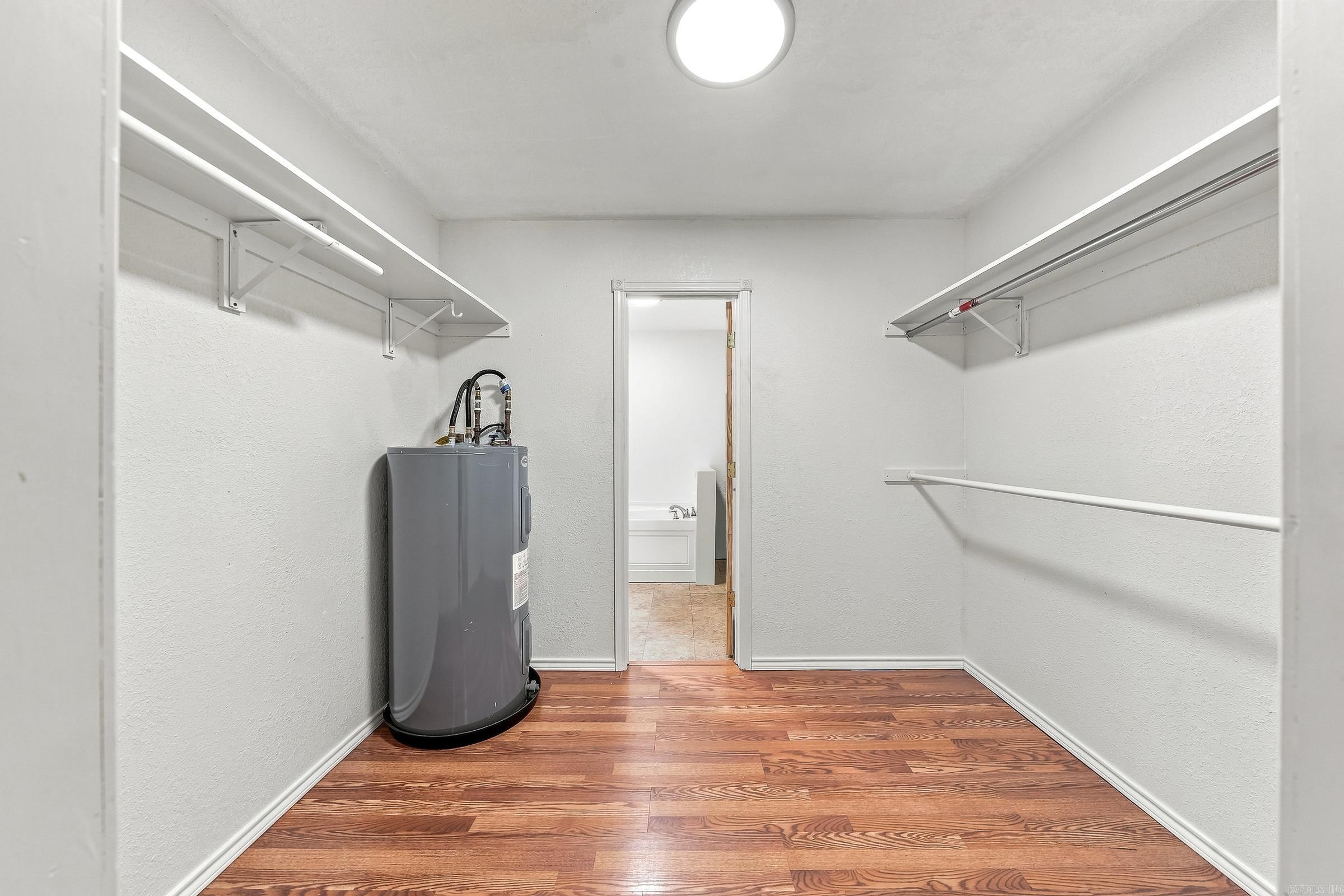 902 Lazenby Property Photo 18