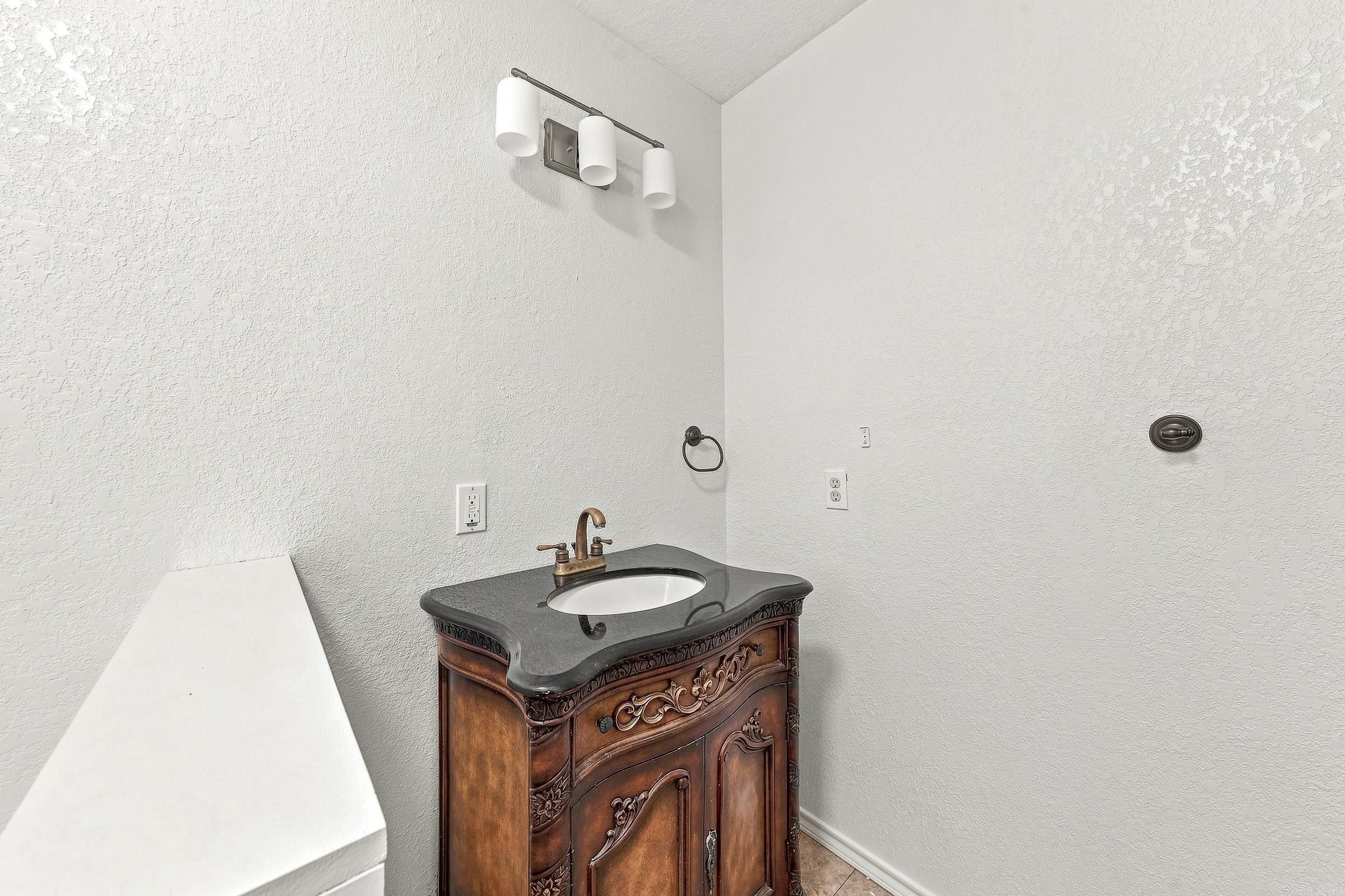 902 Lazenby Property Photo 21
