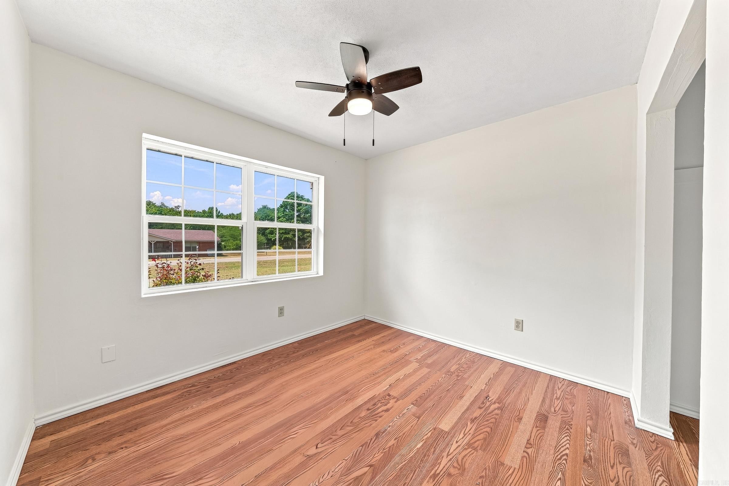 902 Lazenby Property Photo 23