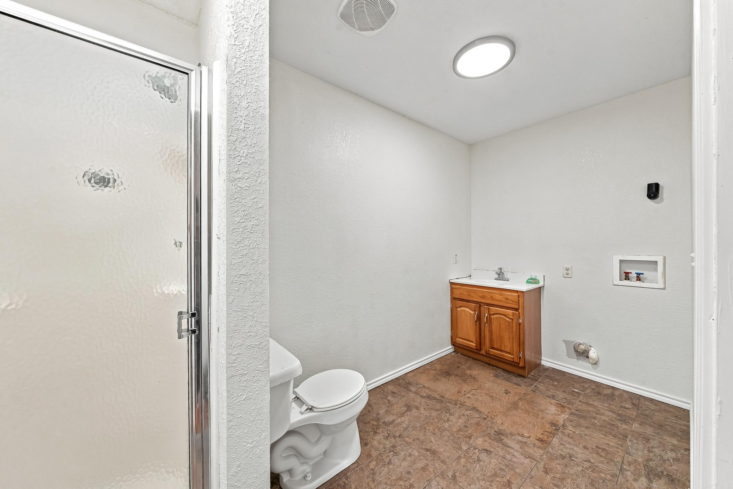 902 Lazenby Property Photo 24