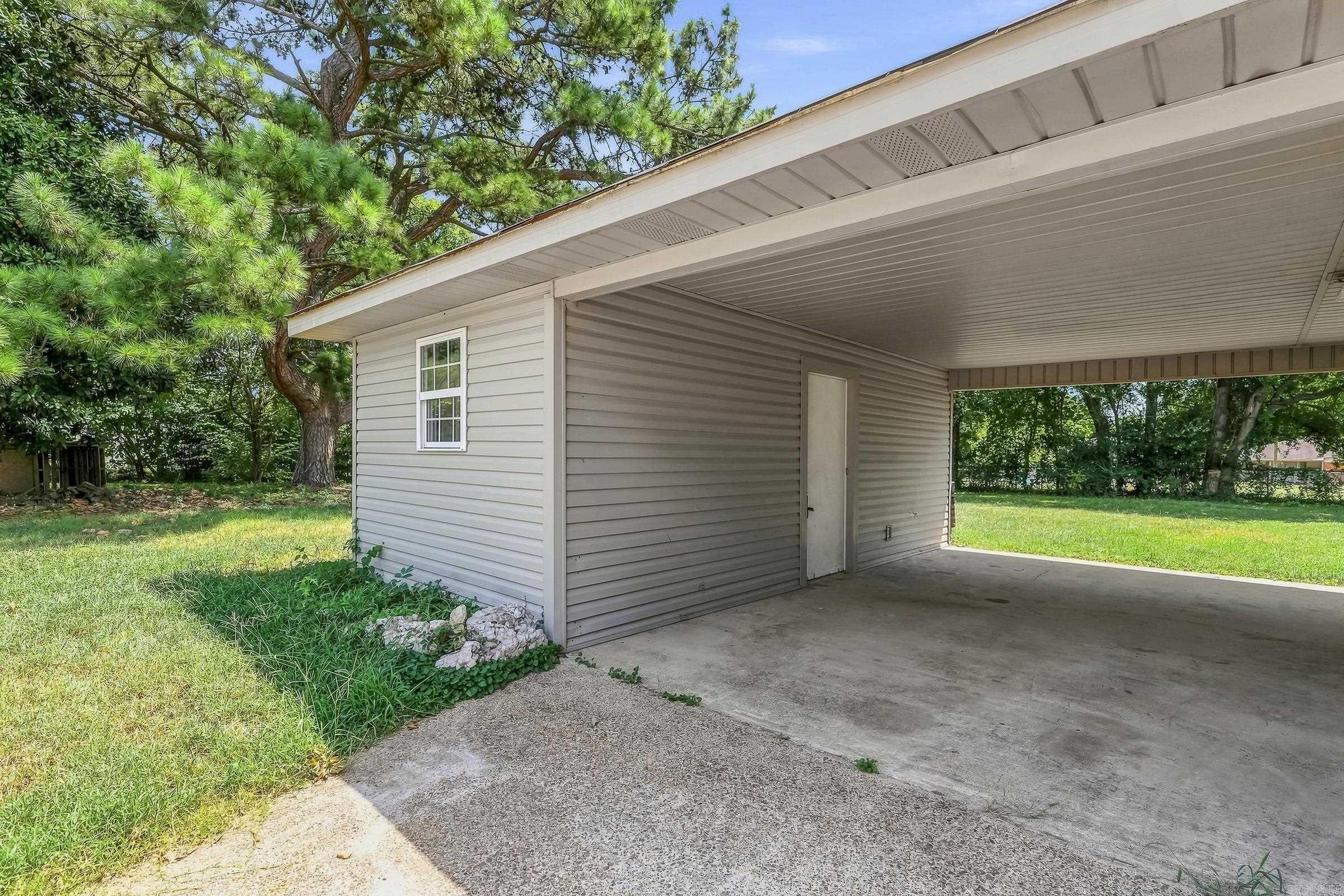 902 Lazenby Property Photo 35