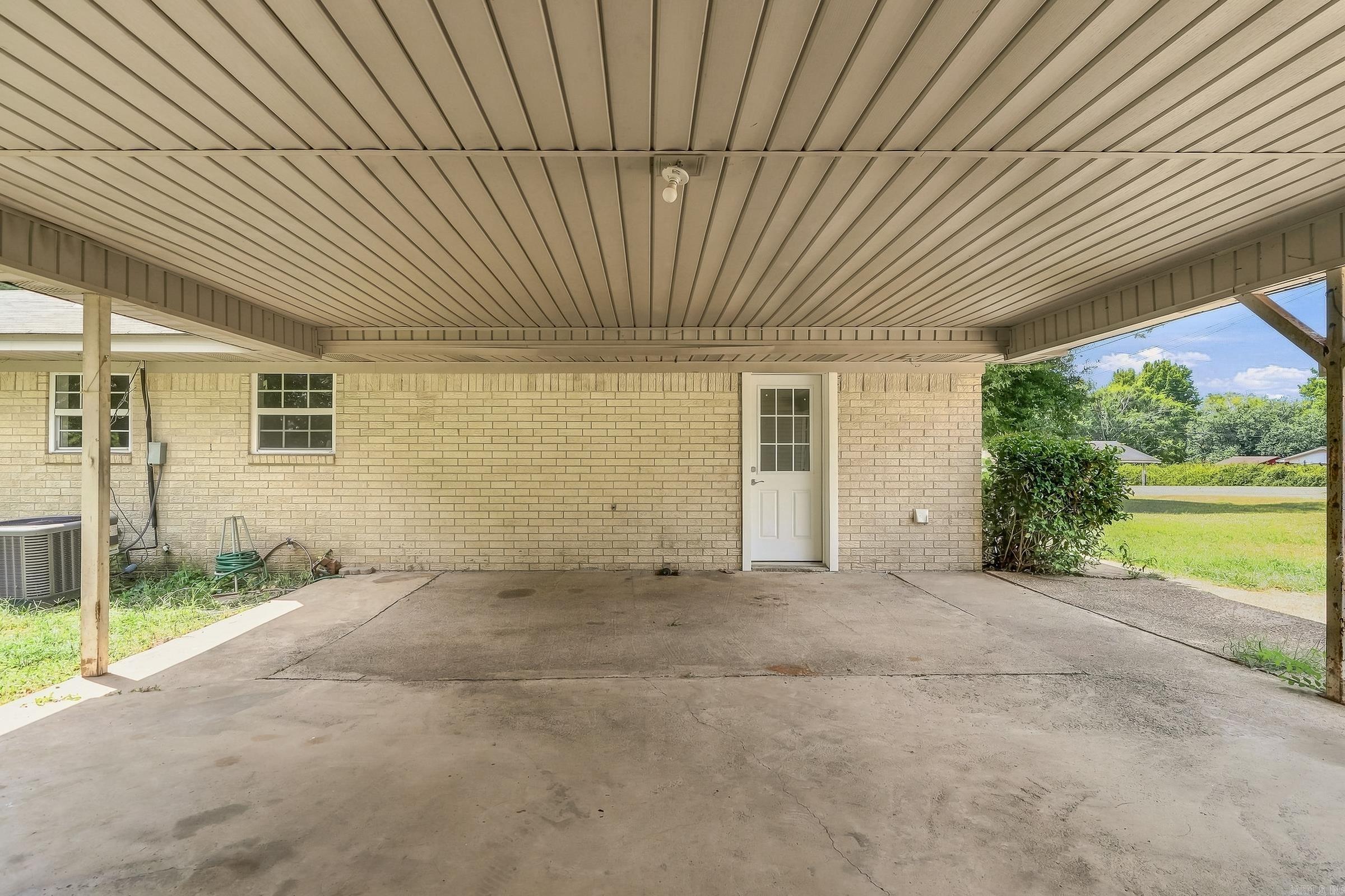 902 Lazenby Property Photo 38