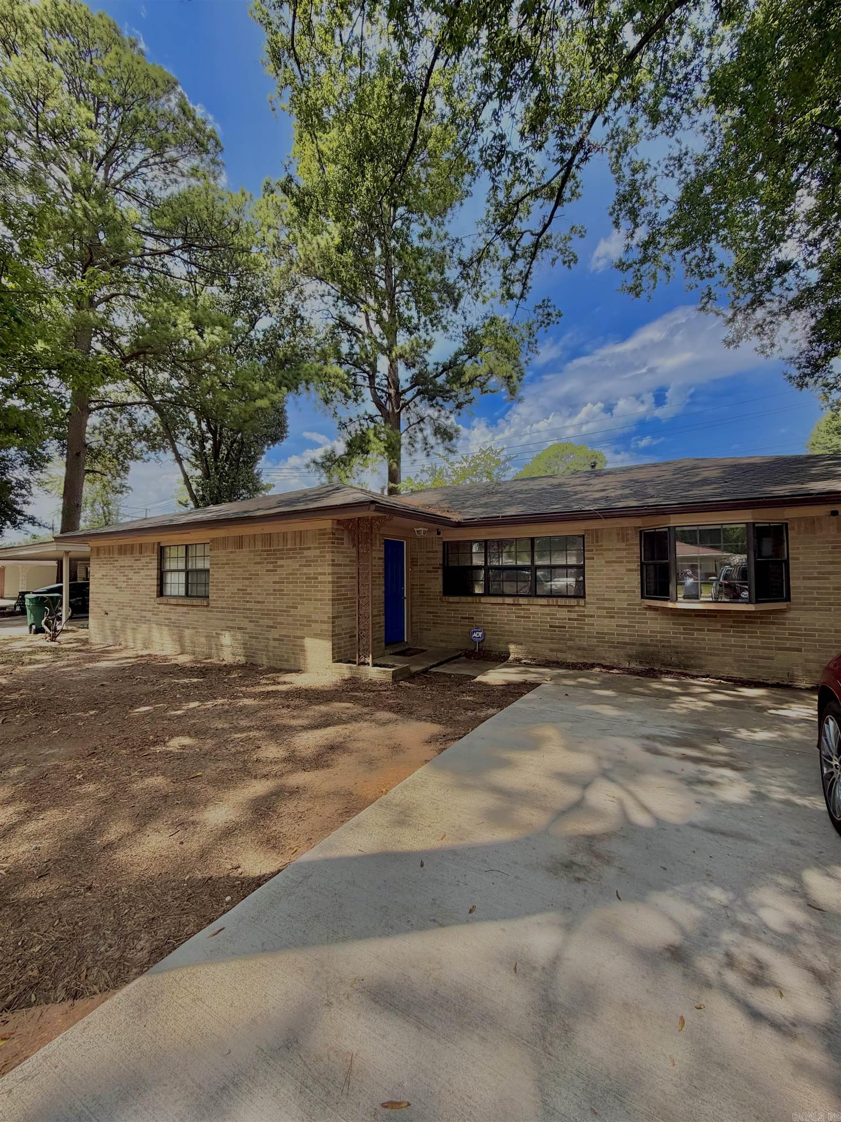 6916 Cloverdale Dr Property Photo 1