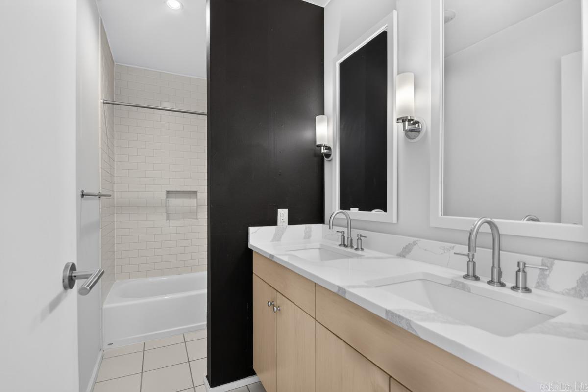 300 E 3rd # 704 Street 704 Property Photo 28