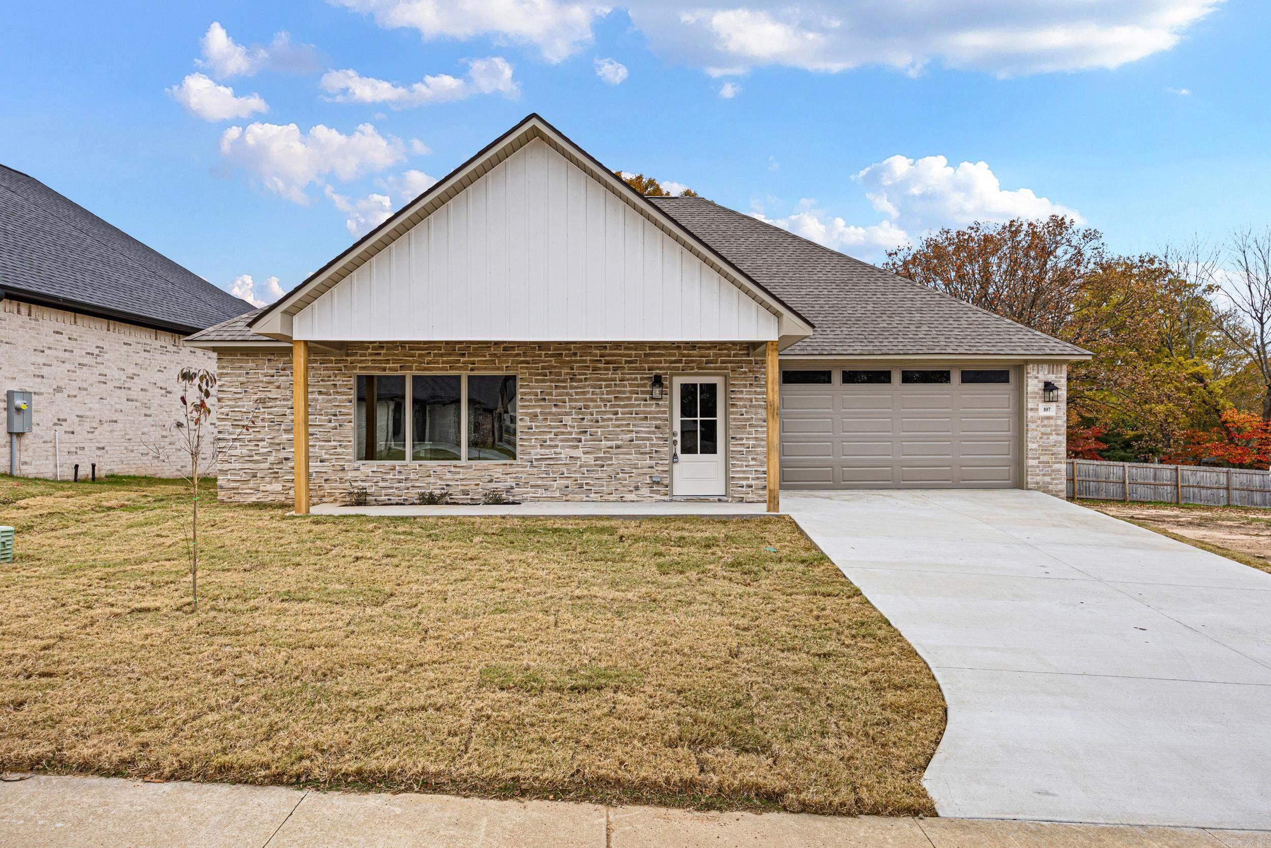 107 Harbor Cir Property Photo 1