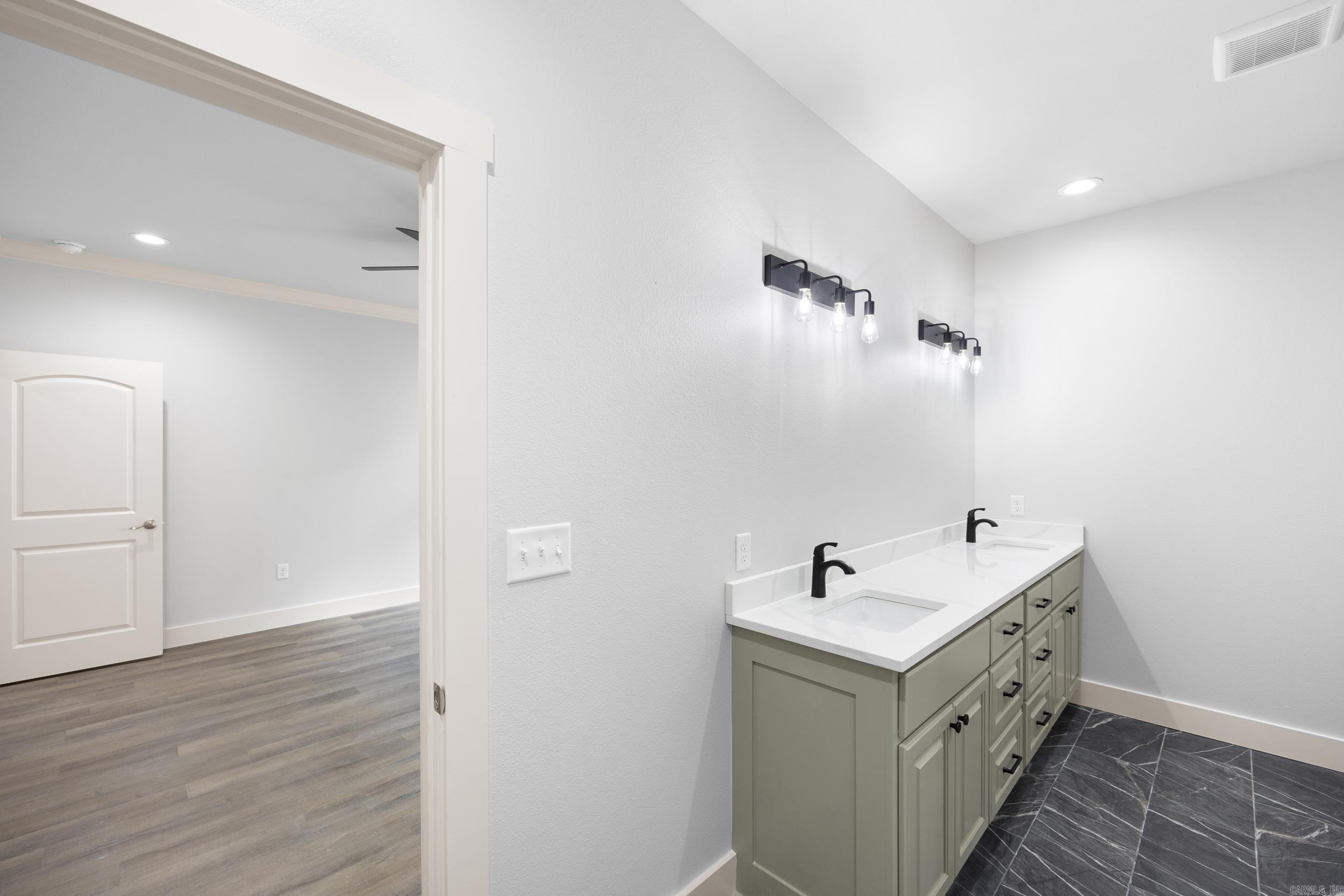 107 Harbor Cir Property Photo 18