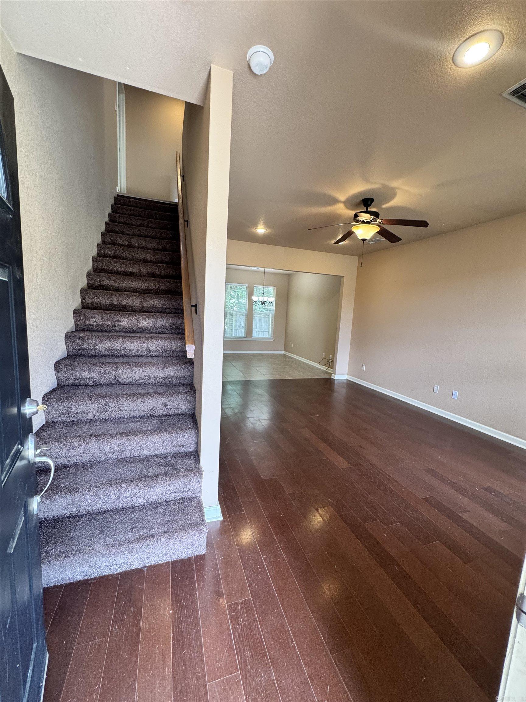 117b Shadow Peak Lane Property Photo 2