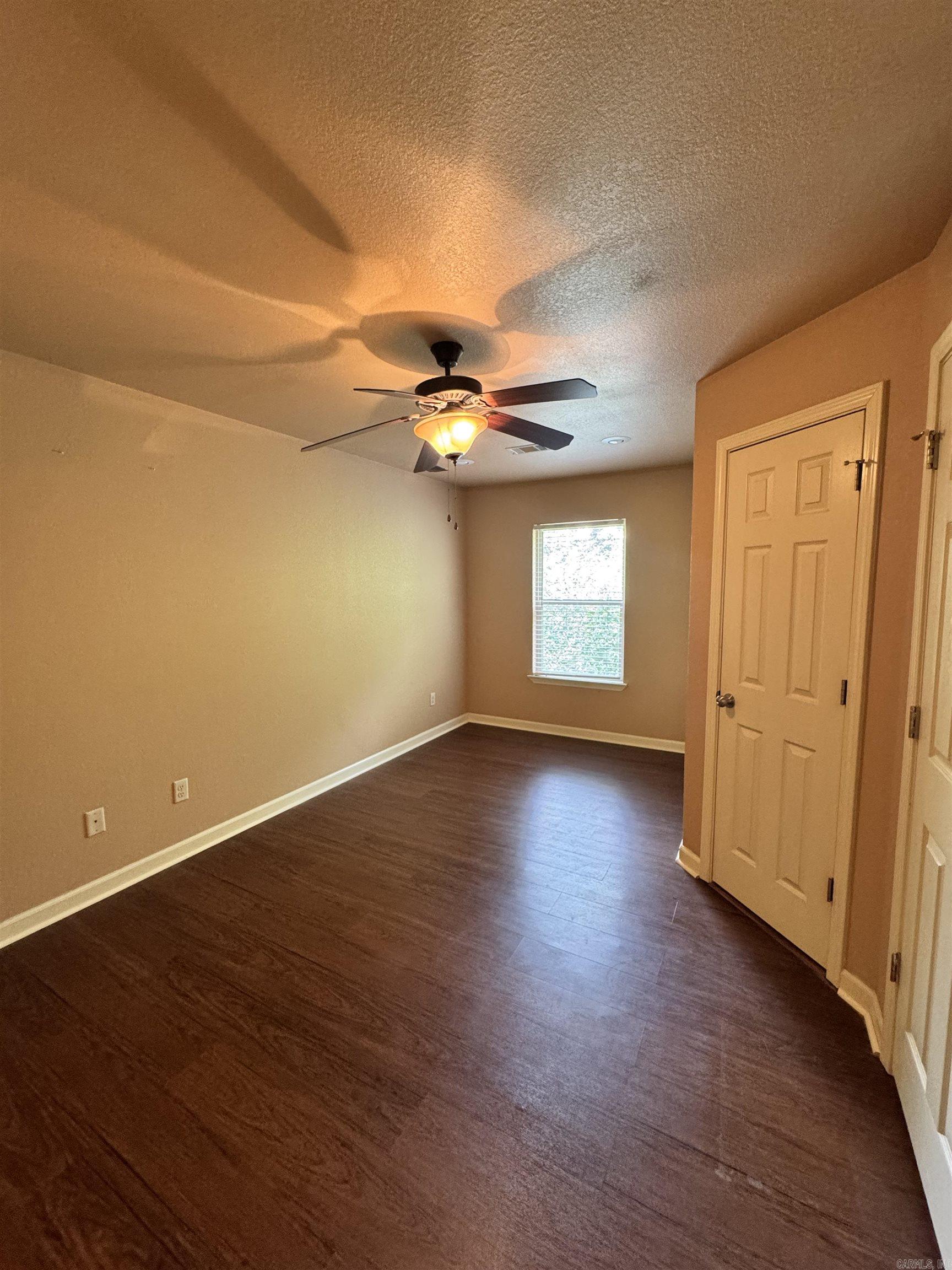 117b Shadow Peak Lane Property Photo 6