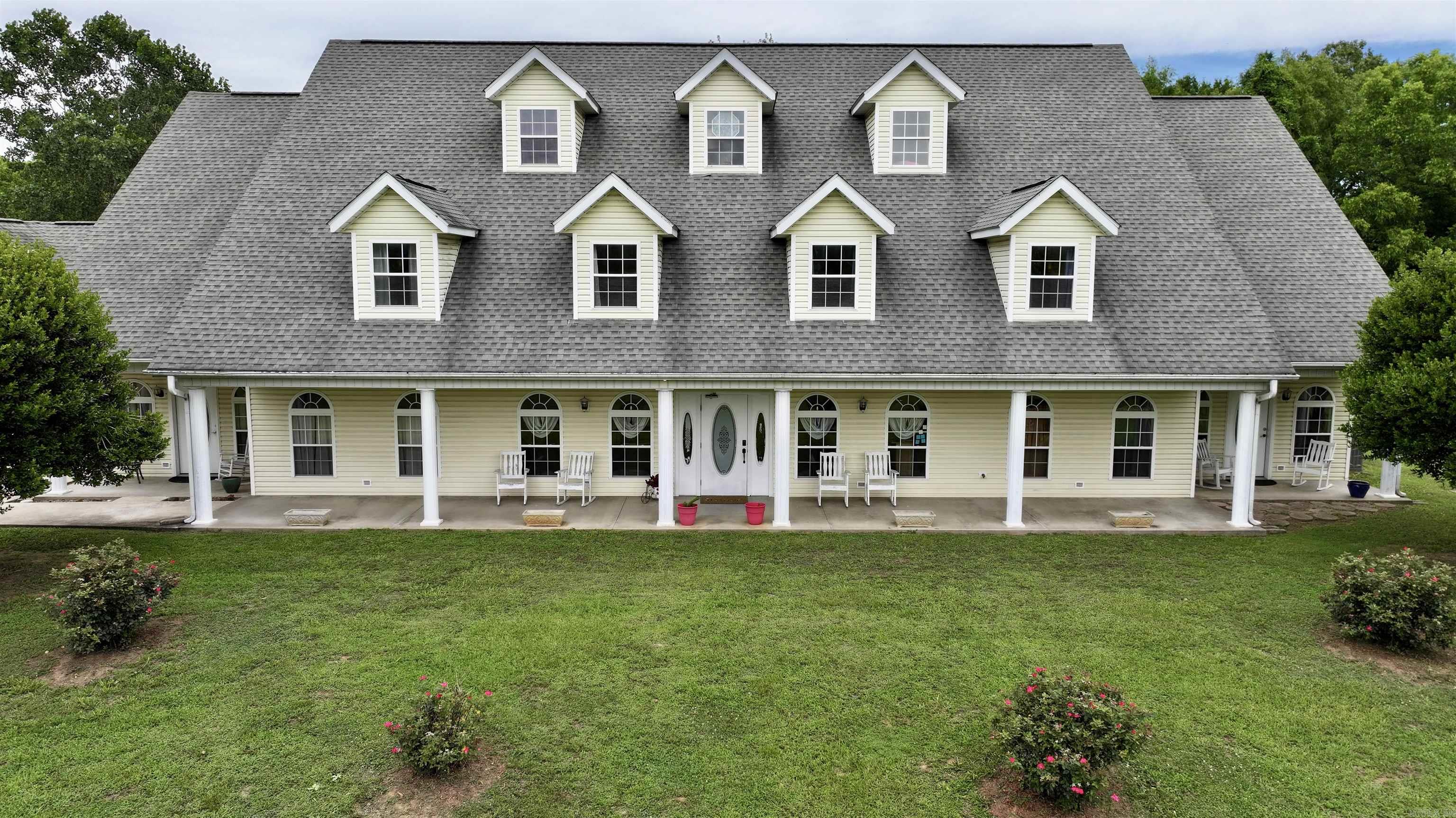 3144 Riverbend Road Property Photo 1