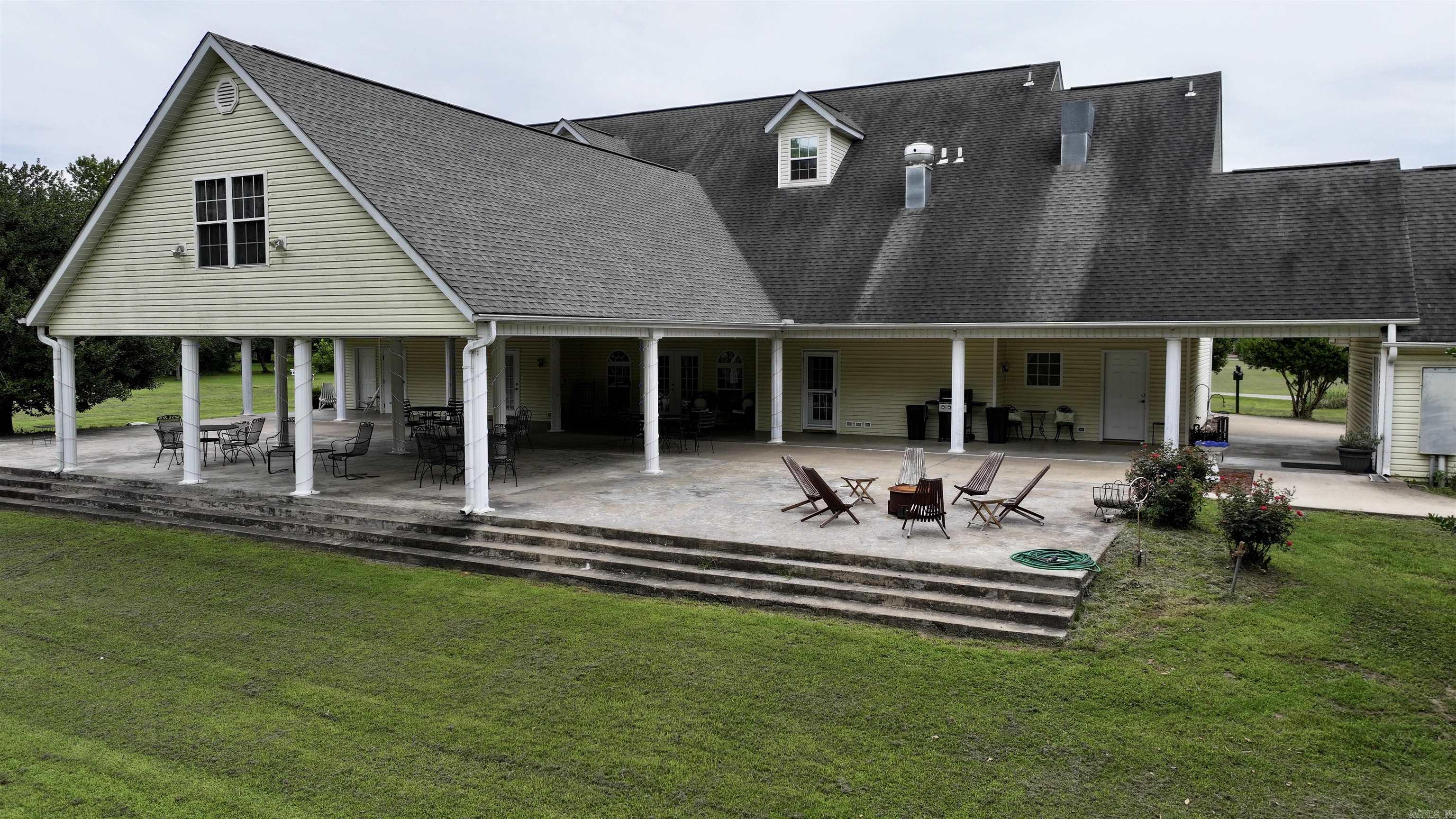 3144 Riverbend Road Property Photo 3