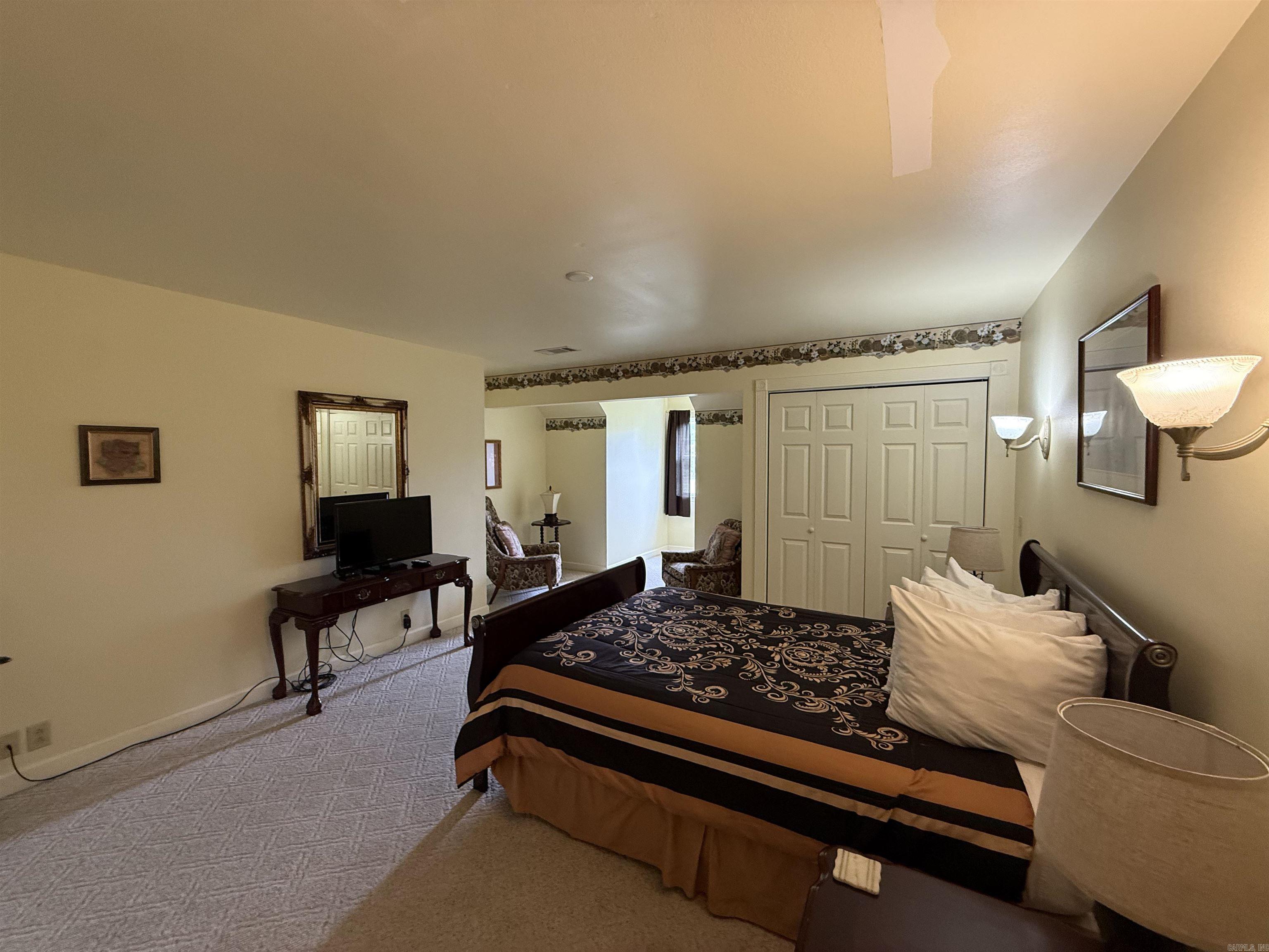 3144 Riverbend Road Property Photo 5