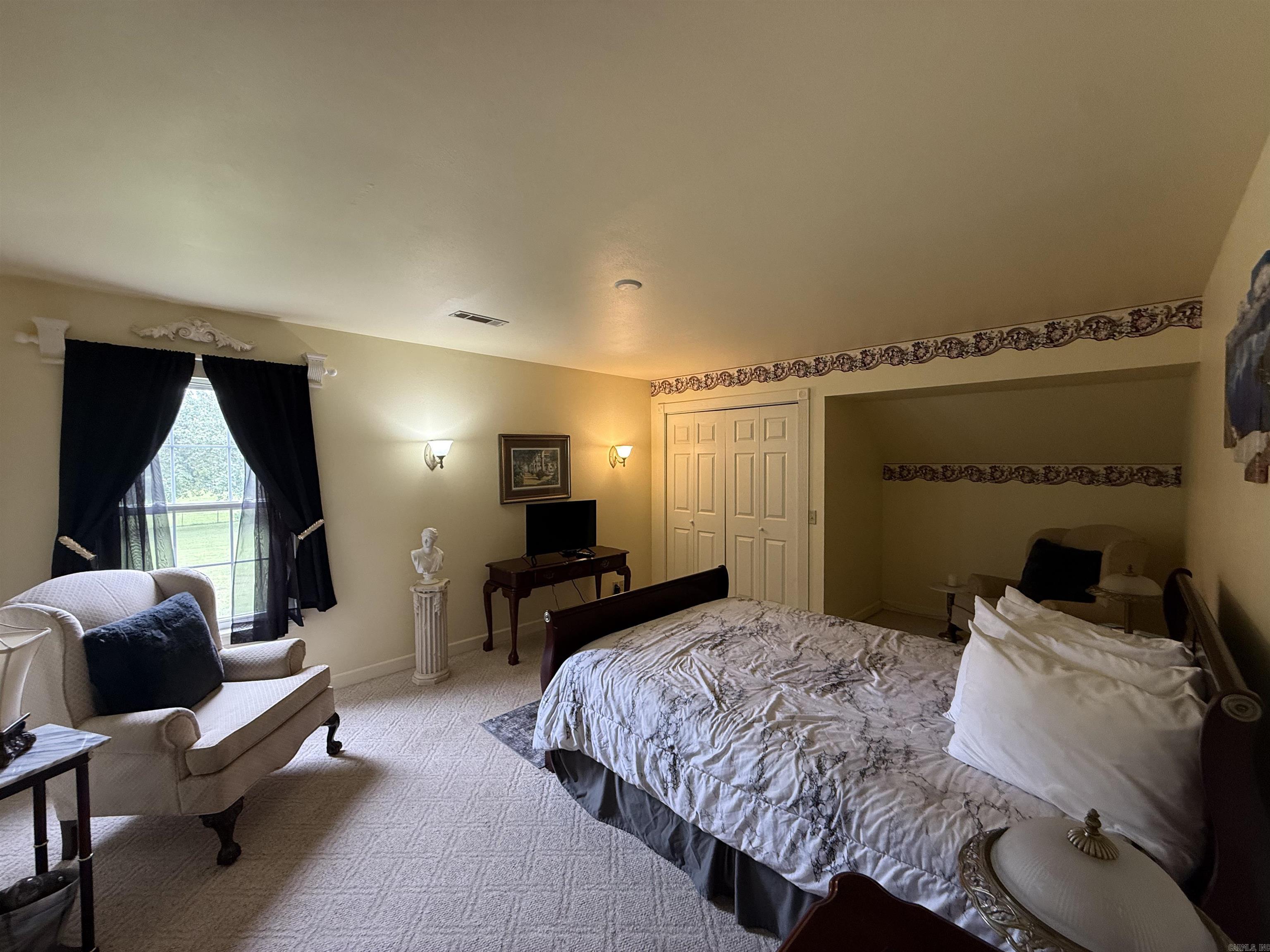 3144 Riverbend Road Property Photo 6