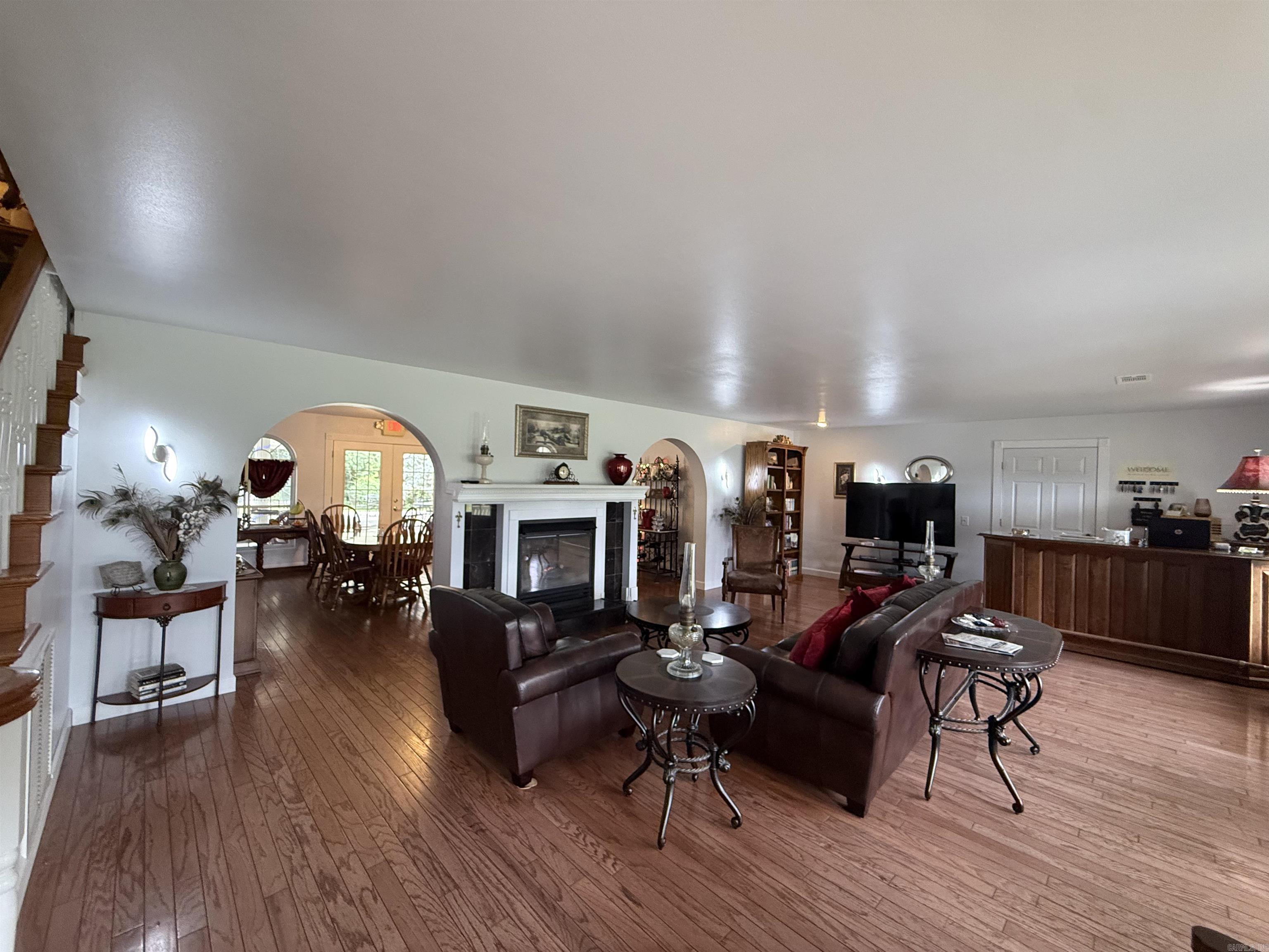 3144 Riverbend Road Property Photo 9