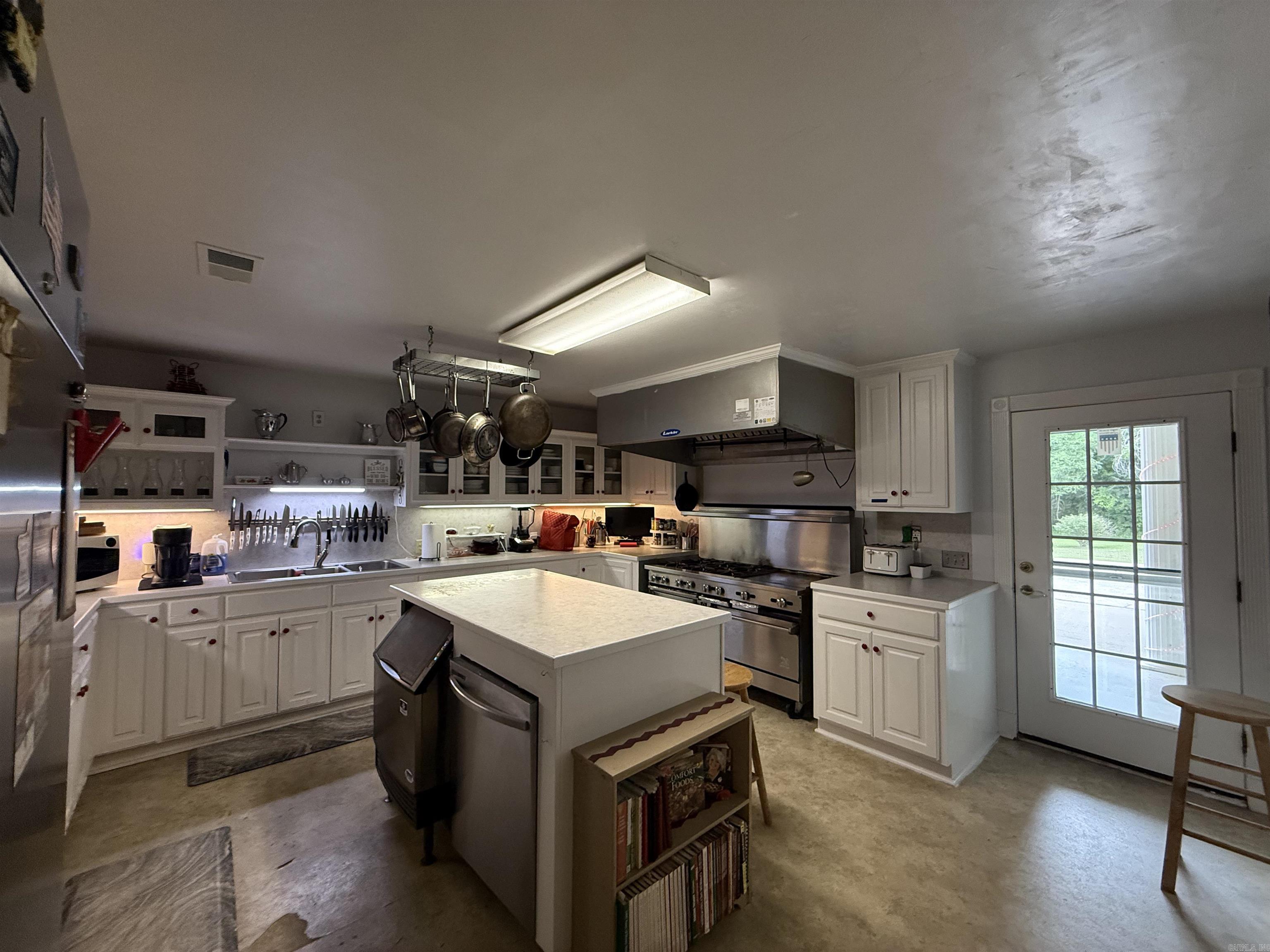 3144 Riverbend Road Property Photo 17