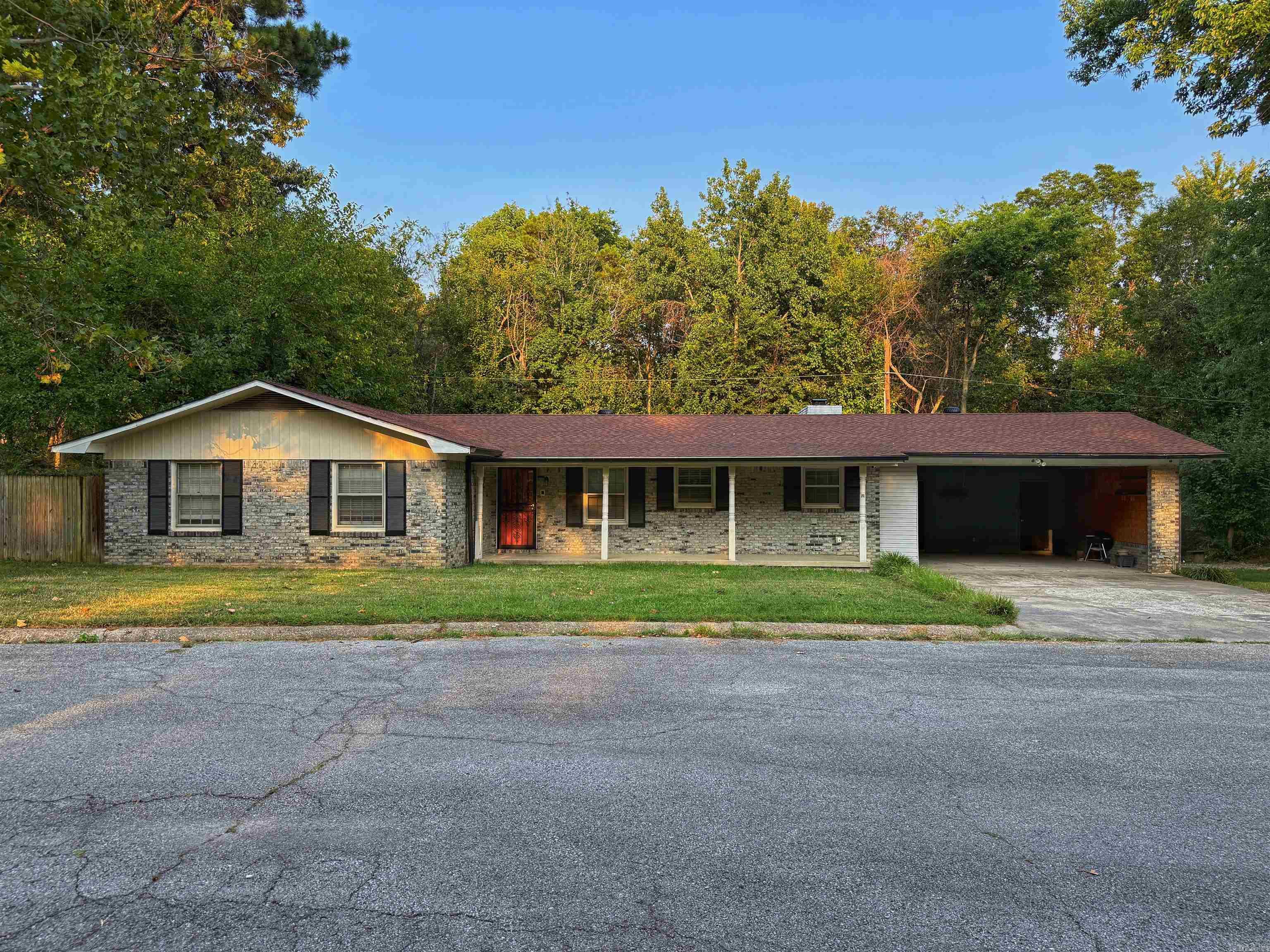 1009 Ridgetop Dr Property Photo 2