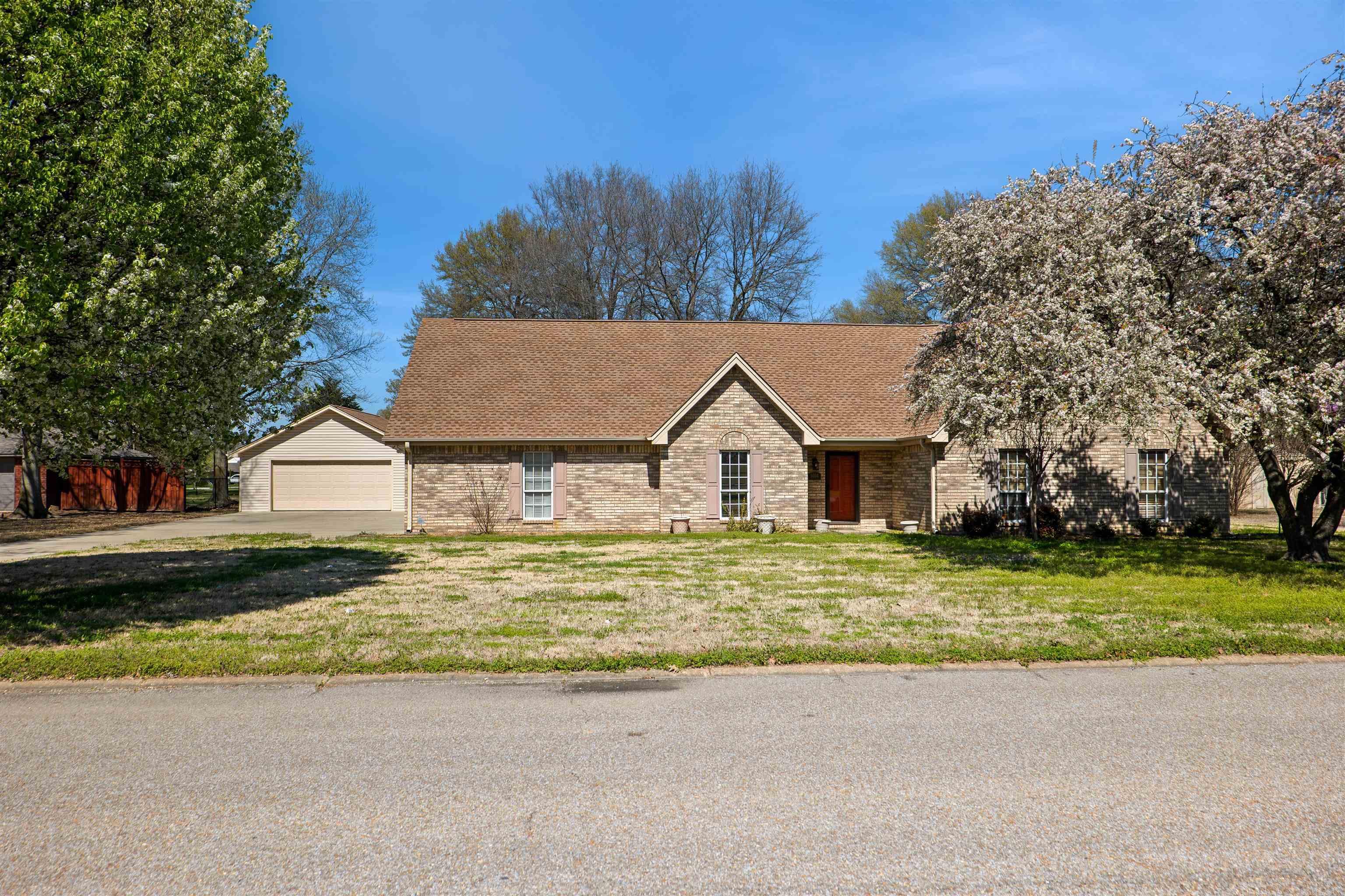 1404 Easy Street Property Photo 1