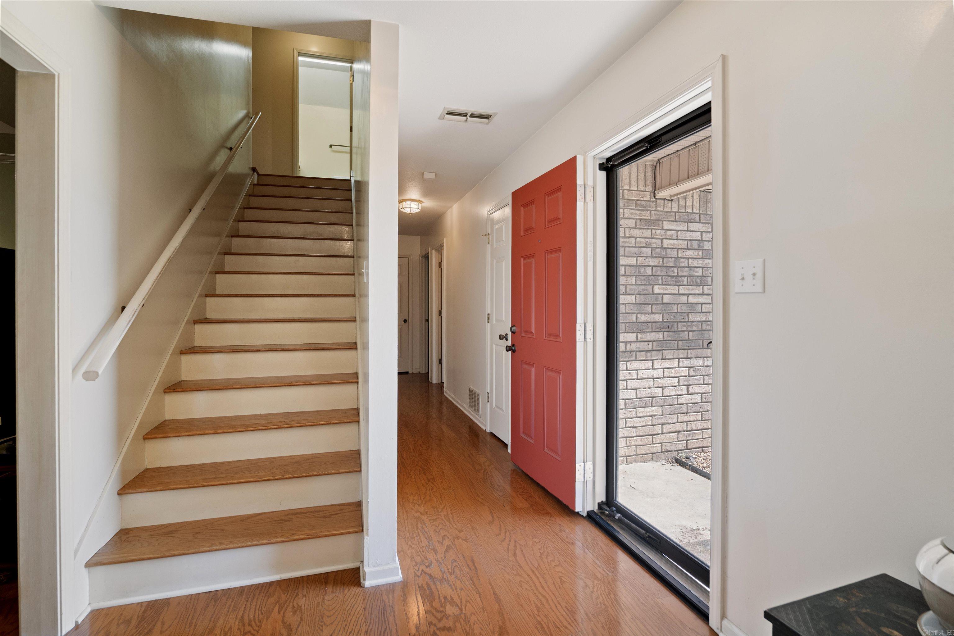 1404 Easy Street Property Photo 3