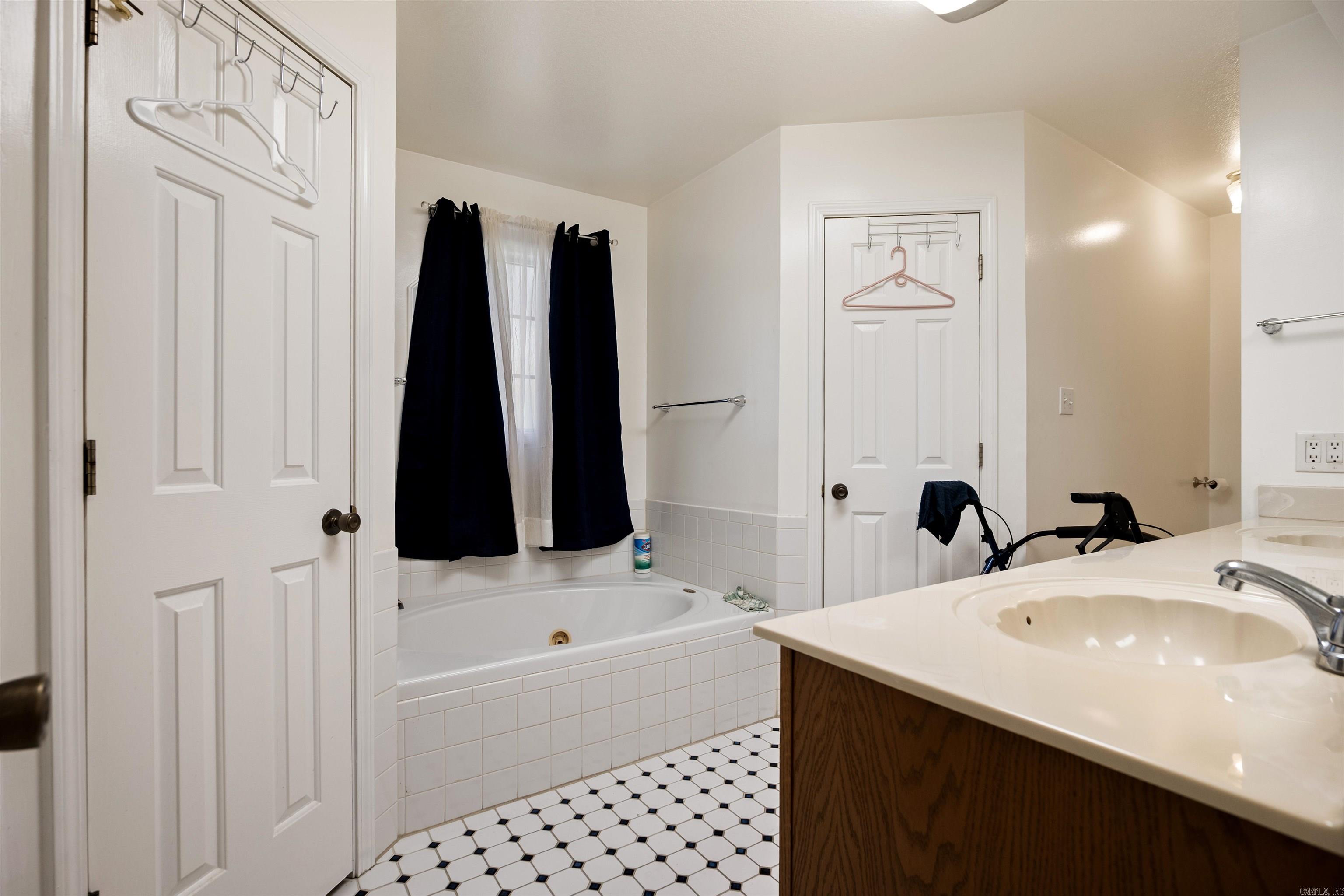 1404 Easy Street Property Photo 14