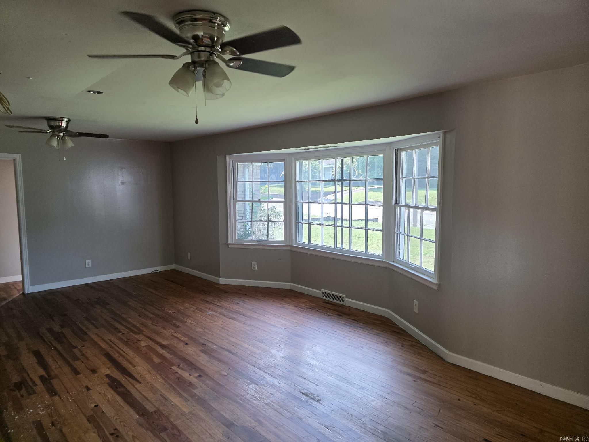 805 W Court Property Photo 3